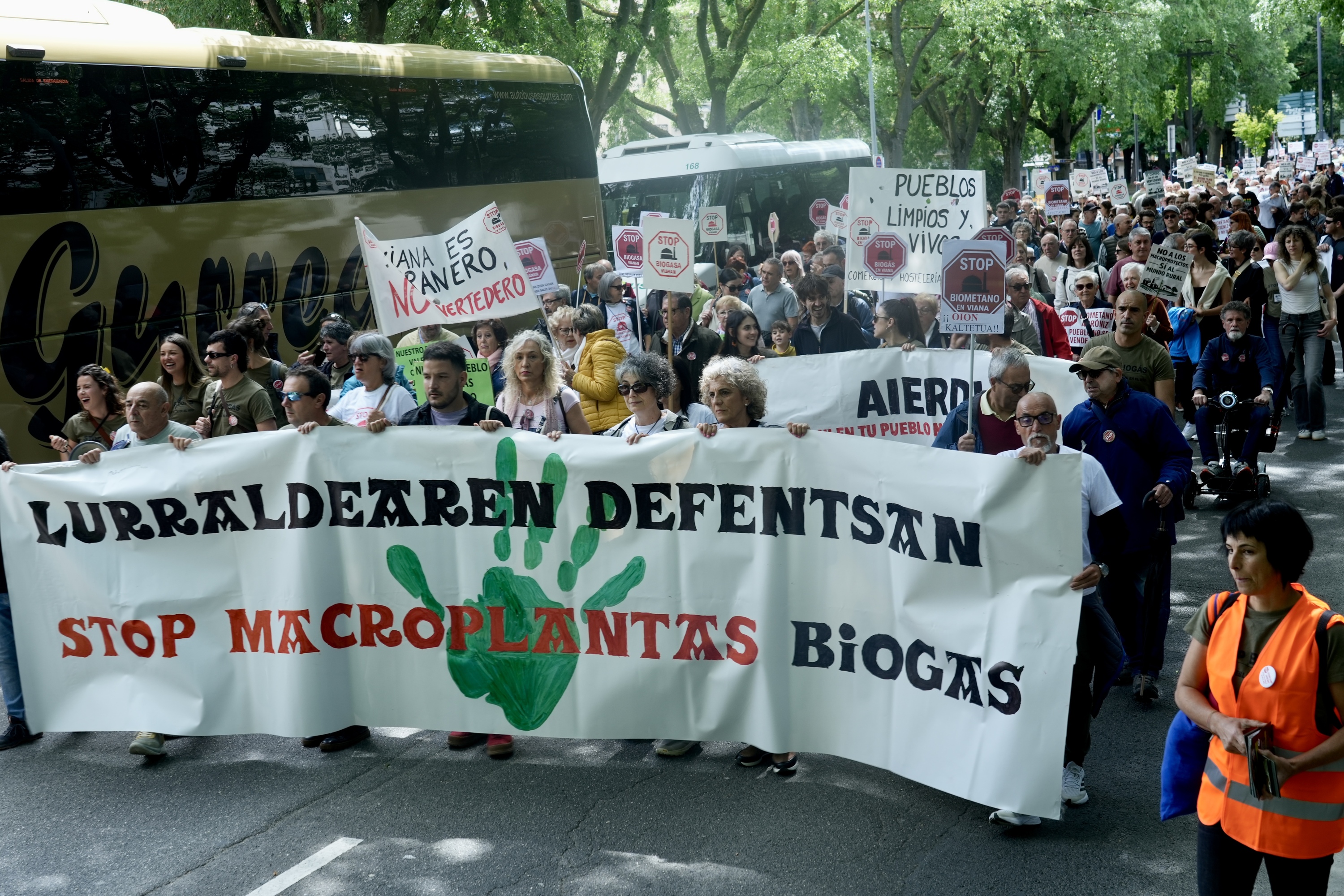 Nafarroako zenbait herritako Stop Biogas plataformek deitutako manifestazioa, Iruñean. ANDONI CANELLADA / FOKU