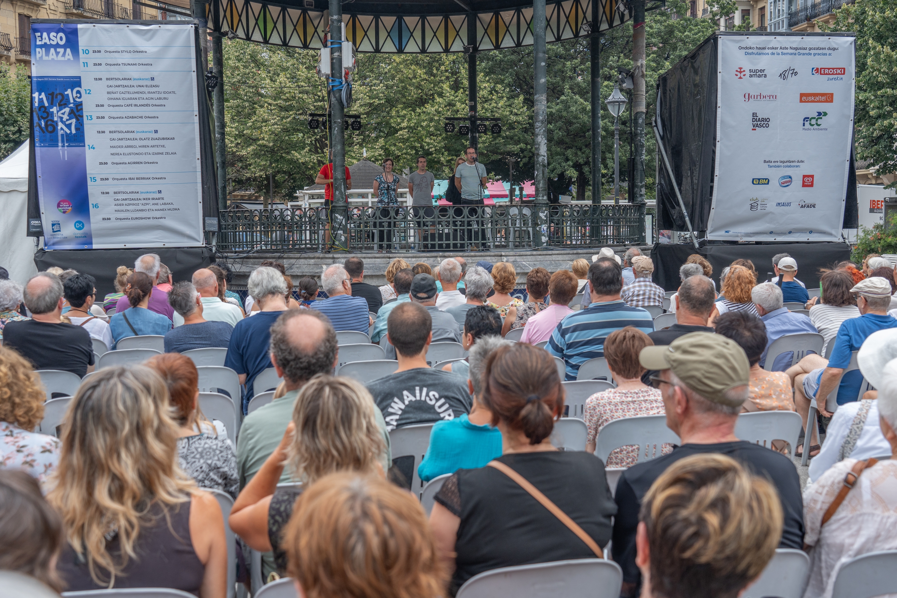 Bertso saio bat, 2024ko abuztuan, Donostian. ANDONI CANELLADA / FOKU