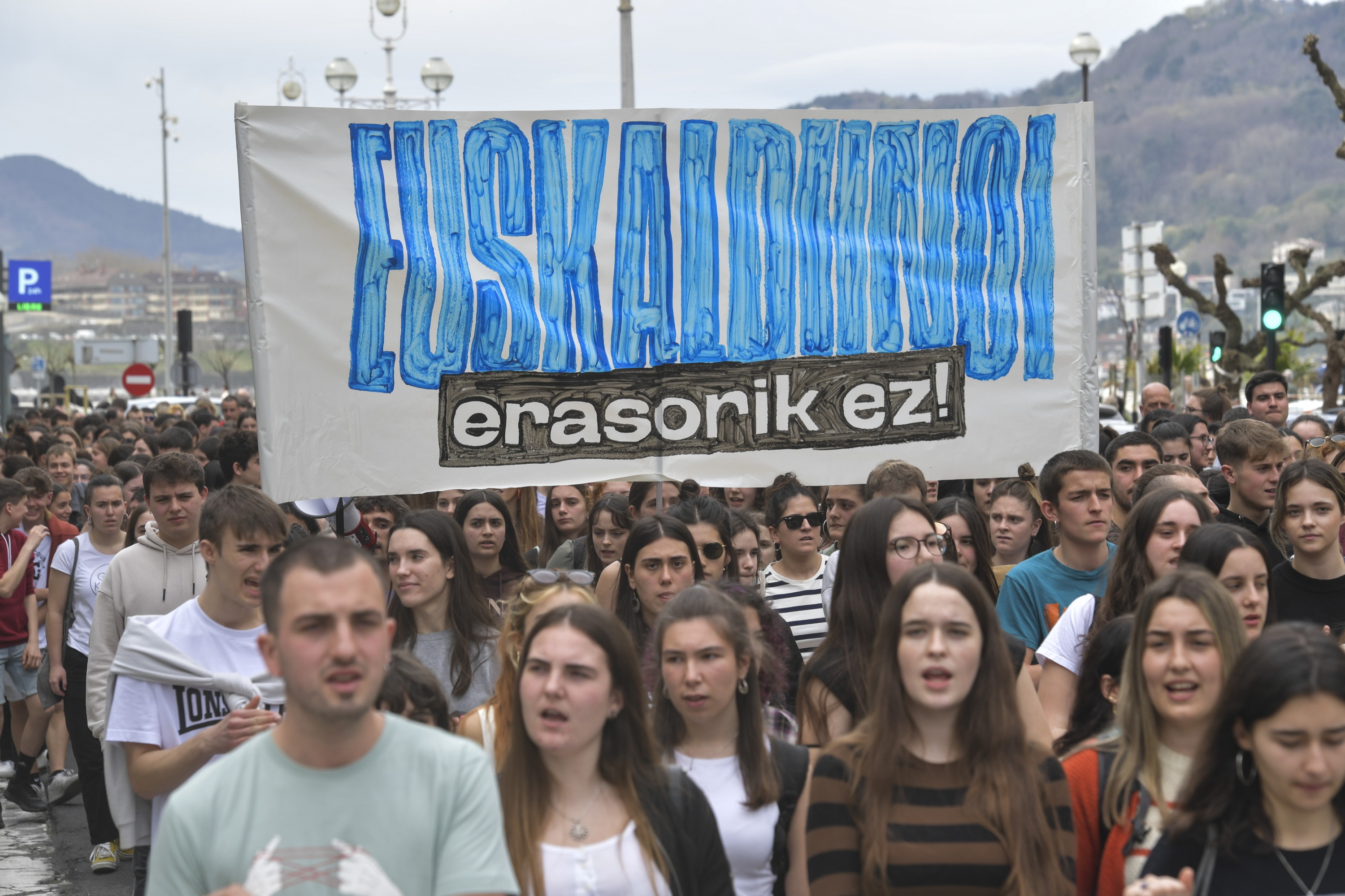 Gazte Euskaltzaleen Sarearen manifestazio bat, artxiboko irudi batean. IDOIA ZABALETA / FOKU