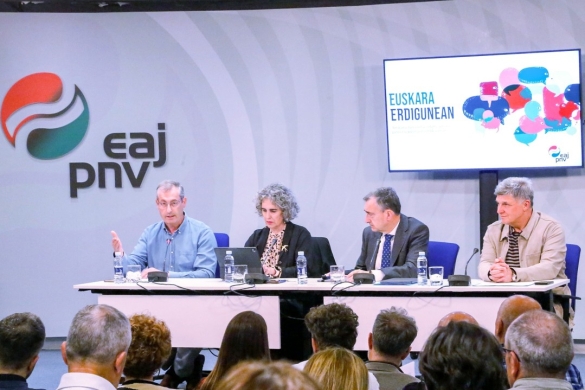 (ID_17785939657695) MARKEL OLANO, AITOR ESTEBAN. EAJ. Euskararen inguruko topagunea (ID_17785939657695) MARKEL OLANO, AITOR ESTEBAN. EAJ. Euskararen inguruko topagunea
