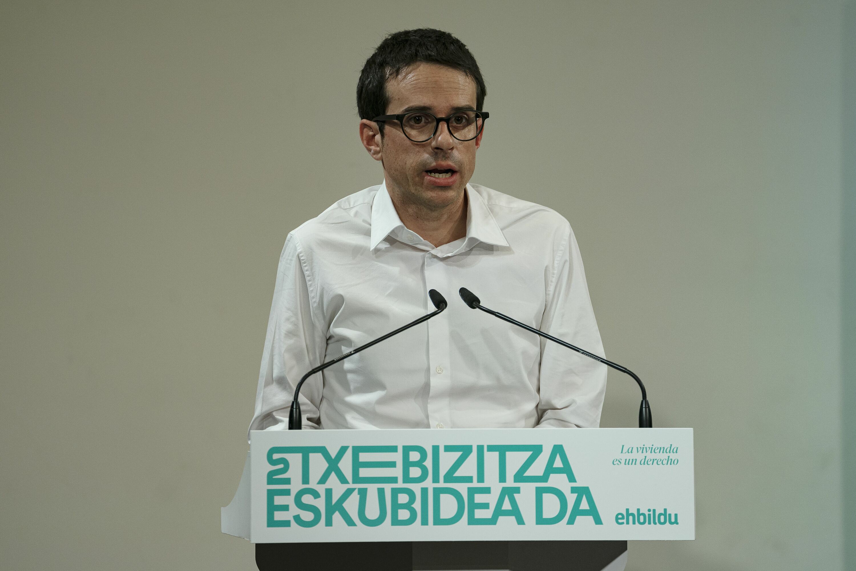 Pello Otxandiano EH Bilduren bozeramailea, etxebizitzaren inguruko ekitaldi batean. ARITZ LOIOLA / FOKU