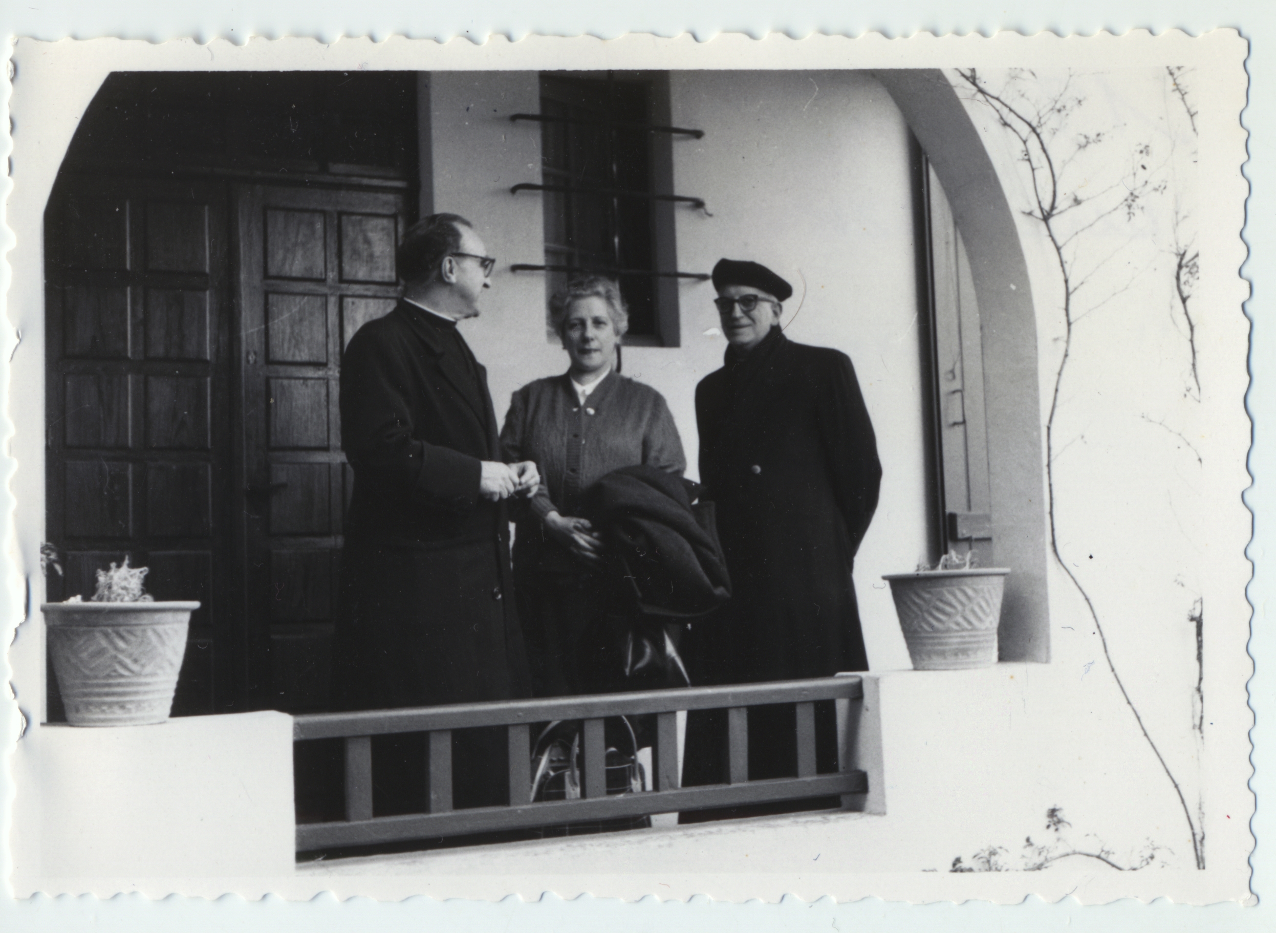 Iñaki Azpiazu, Maritxu Barriola eta Nemesio Etxaniz, 1962an. KORO REKARTEK UTZITAKOA Iñaki Azpiazu, Maritxu Barriola eta Nemesio Etxaniz, 1962an. KORO REKARTEK UTZITAKOA