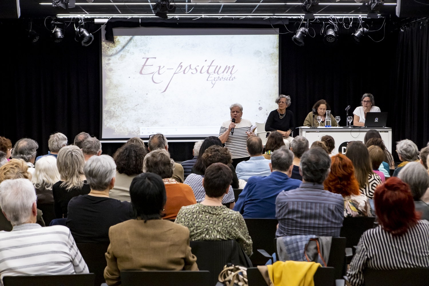 Jasotako Haurrak elkarteko kideek apirilaren 20an emandako hitzaldi bat, Donostiako Ernest Lluch kultur etxean. BATIX EZEIZA