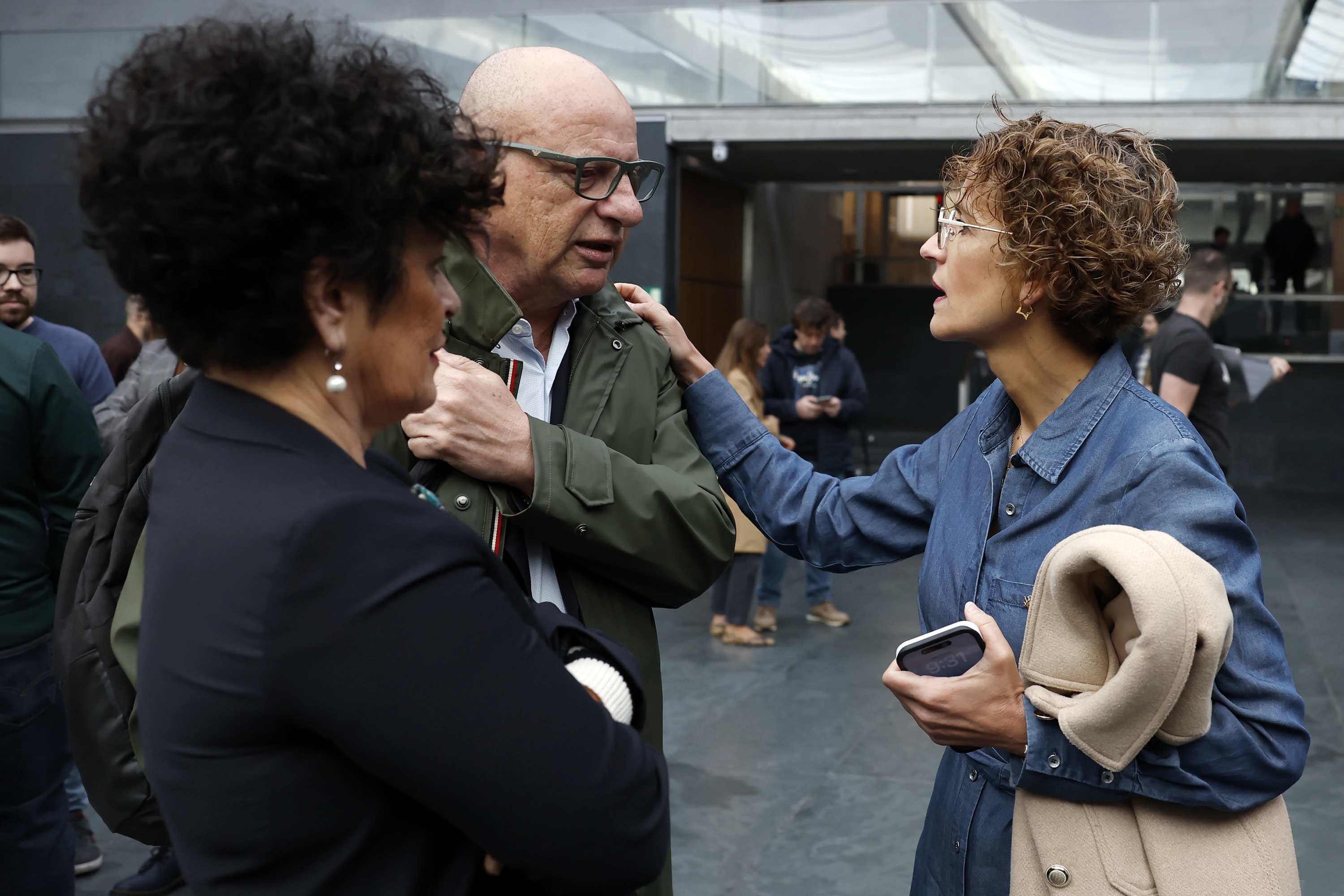 Inma Jurio, Carlos Gimeno eta Maria Txibite, joan den asteko osoko bilkuran, Nafarroako Parlamentuan. JESUS DIGES / EFE