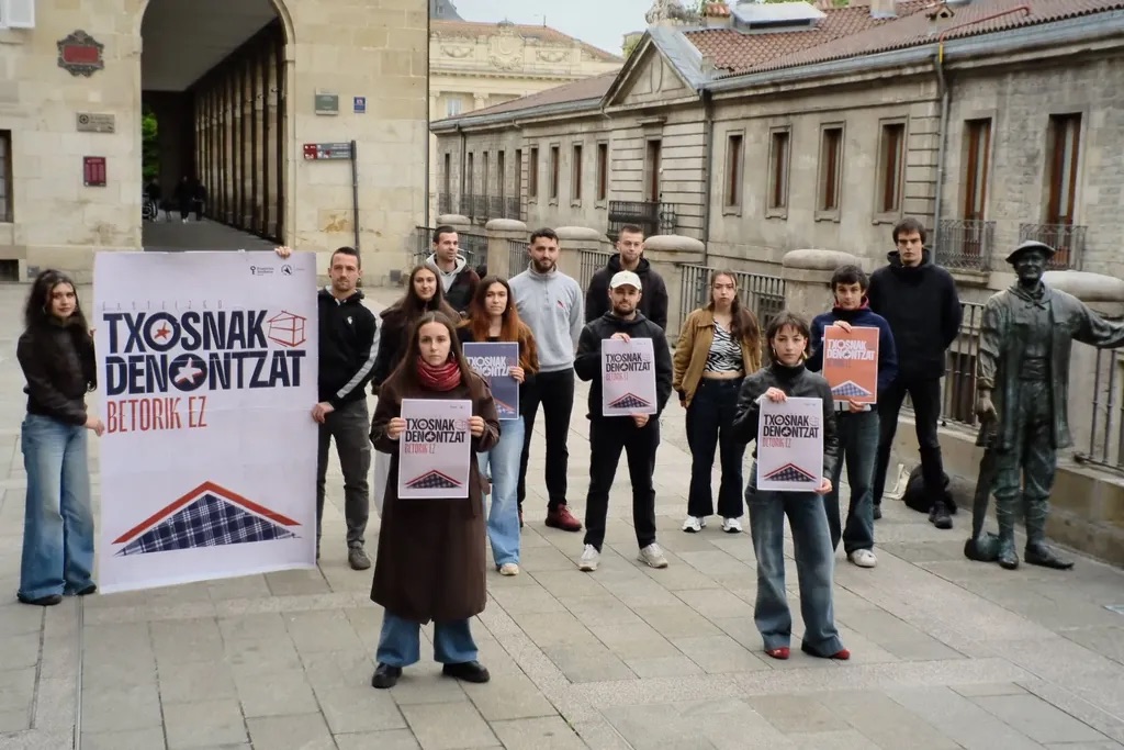 GKSren eta Etxebizitza Sindikatuaren agerraldia Gasteizko txosnen inguruan. GASTEIZKO GKS