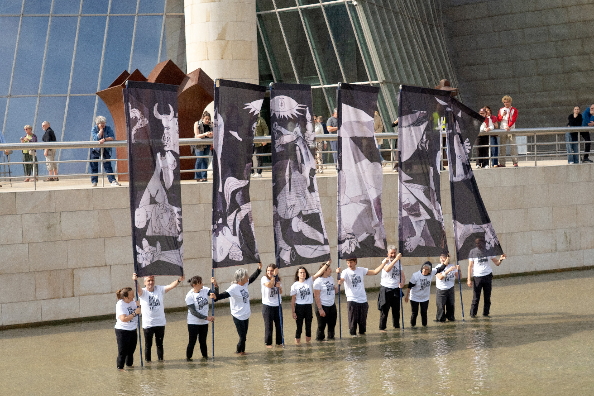 Gernika Palestina mugimenduak Bilboko Guggenheim museoan egindako protesta. GERNIKA PALESTINAK UTZIA