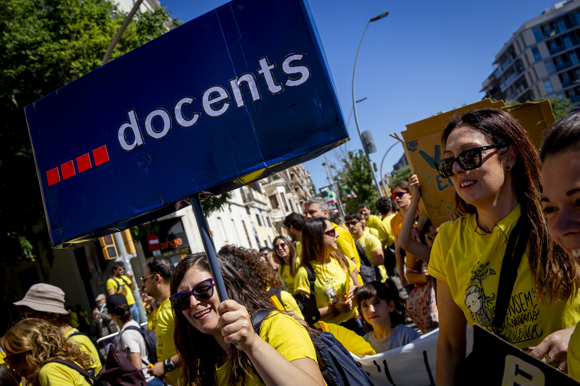 Irakasleen eskakizunen aldeko manifestazio bat Bartzelonan, lehengo asteartean. ALBERT SALAME / VILAWEB