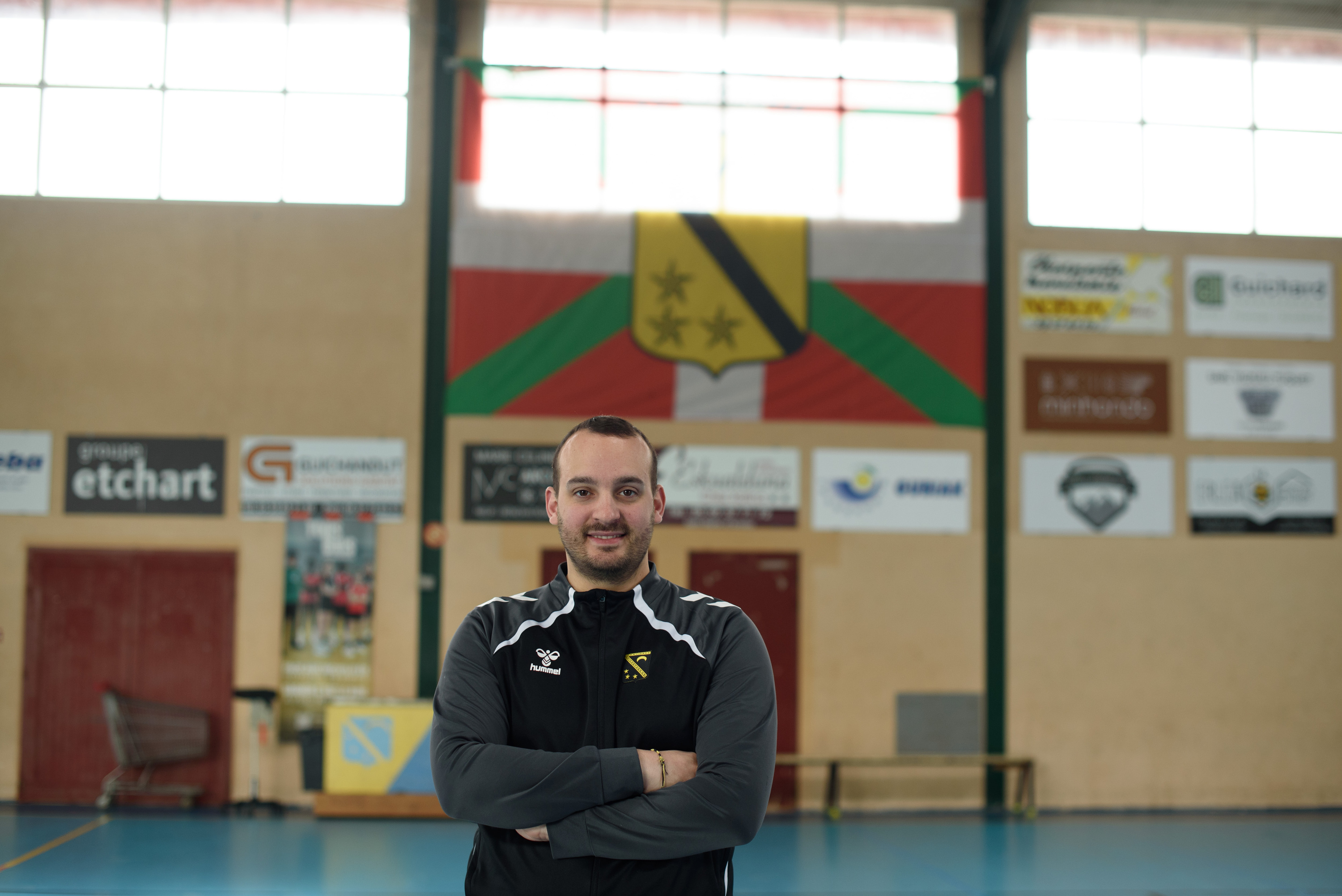Thomas Beyne Irisarriko gizonezkoen eskubaloi lehen taldeko trebatzailea, Irisarriko Airoski eskubaloi gelan, maiatzaren 15ean. GUILLAUME FAUVEAU