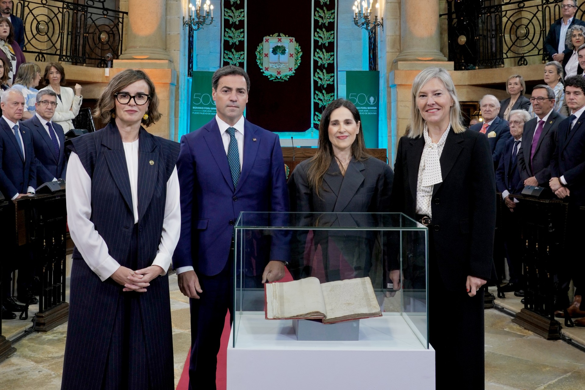 Elixabete Etxanobe Bizkaiko ahaldun nagusia, Imanol Pradales Eusko Jaurlaritzako lehendakaria, Bakartxo Tejeria Eusko Legebiltzarreko presidentea eta Ana Otadui Bizkaiko Batzar Nagusietako presidentea, gaur, Gernika-Lumon. BERRIA