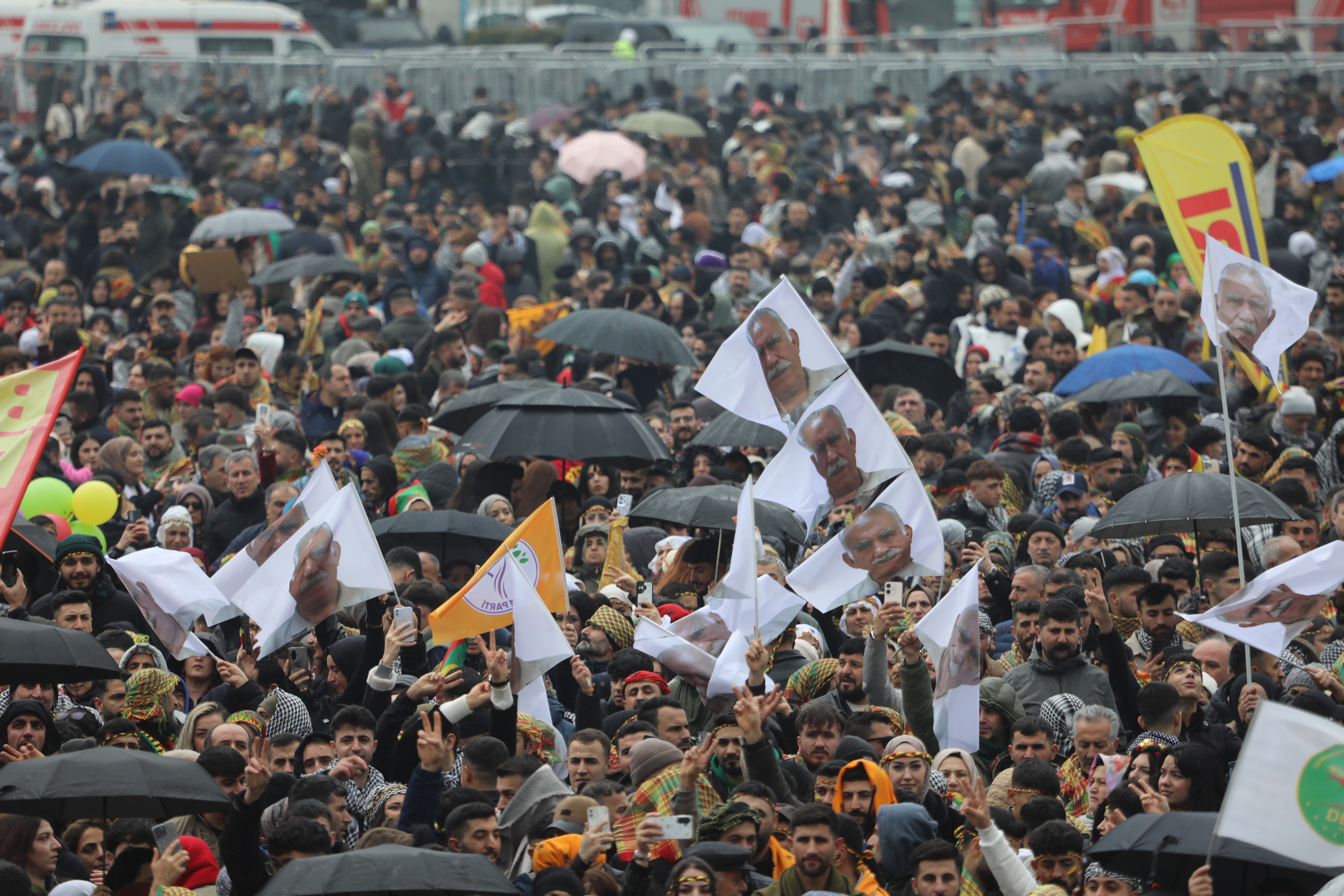 Kurduak Newroz eguna ospatzen Diyarbakirren, Turkiaren menpeko Kurdistango hiriburuan, martxoaren 20an. ANF