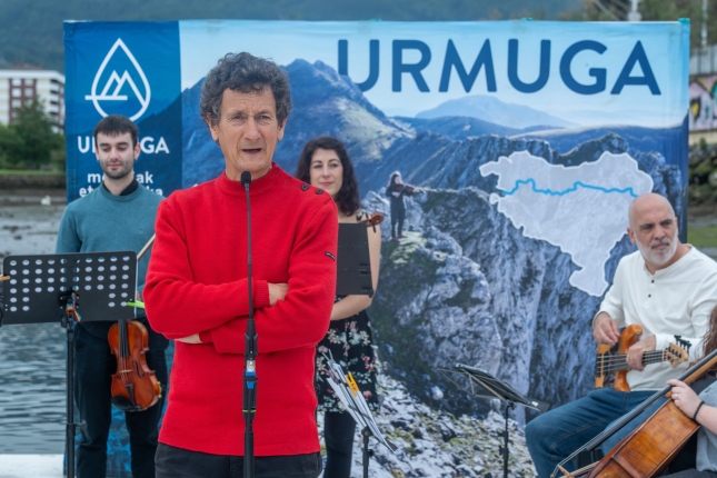 Migel Zeberio eta Et Incarnatus orkestrako kideak, atzoko aurkezpenean. ANDONI CANELLADA / FOKU Migel Zeberio eta Et Incarnatus orkestrako kideak, atzoko aurkezpenean. ANDONI CANELLADA / FOKU