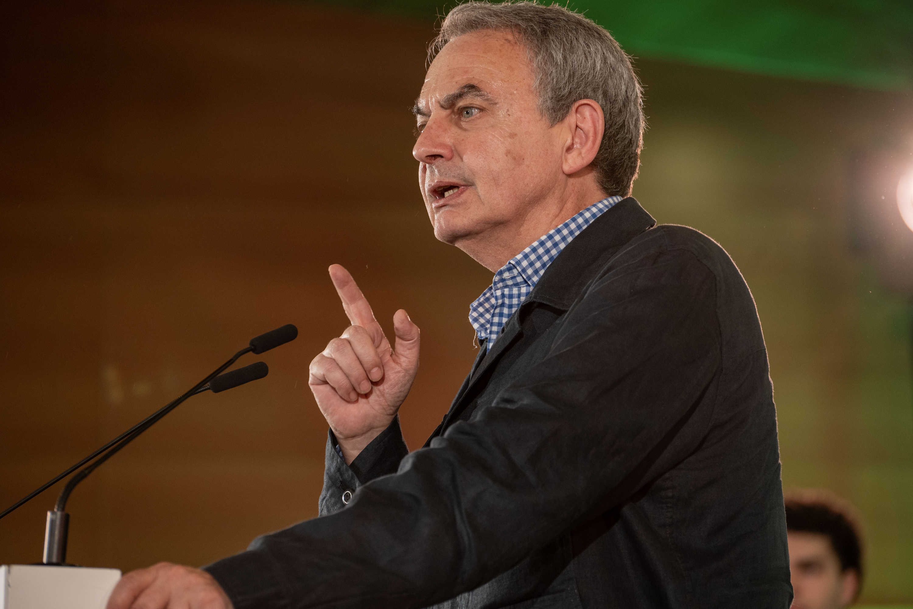 Jose Luis Rodriguez Zapatero PSOEren mitin batean Andaluzian, apirilaren 23an. JOSE MANUEL PEDROSA / EFE