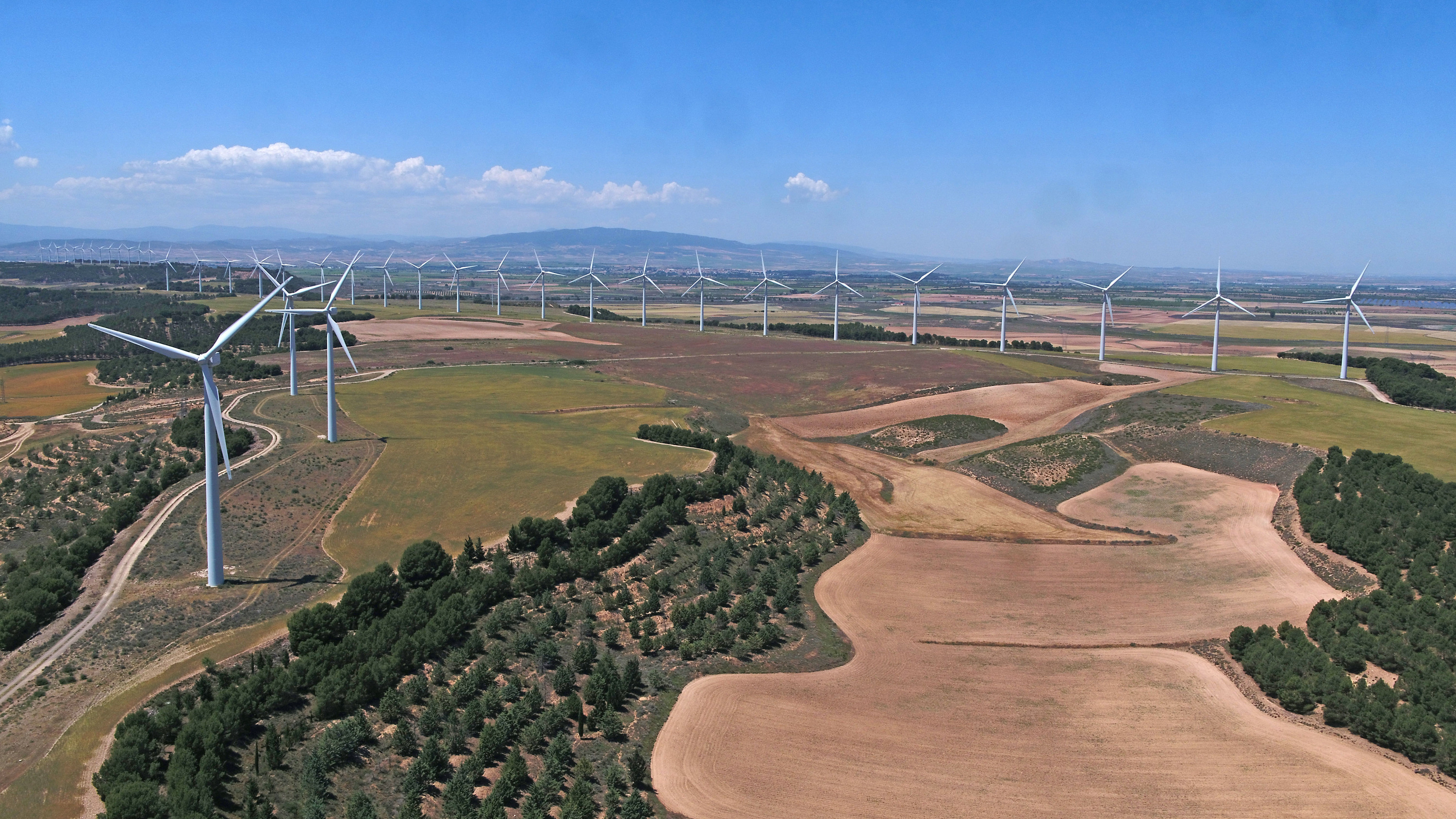 (ID_17701994919945) Tuterako parke eoliko bat