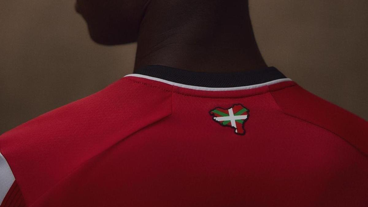 Athleticen elastiko berriak atzealdean darama Euskal Herriko mapa. ATHLETIC