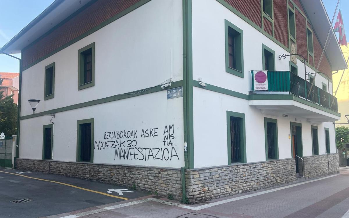 Gorlizko batzokian egindako pintaketak. EAJ