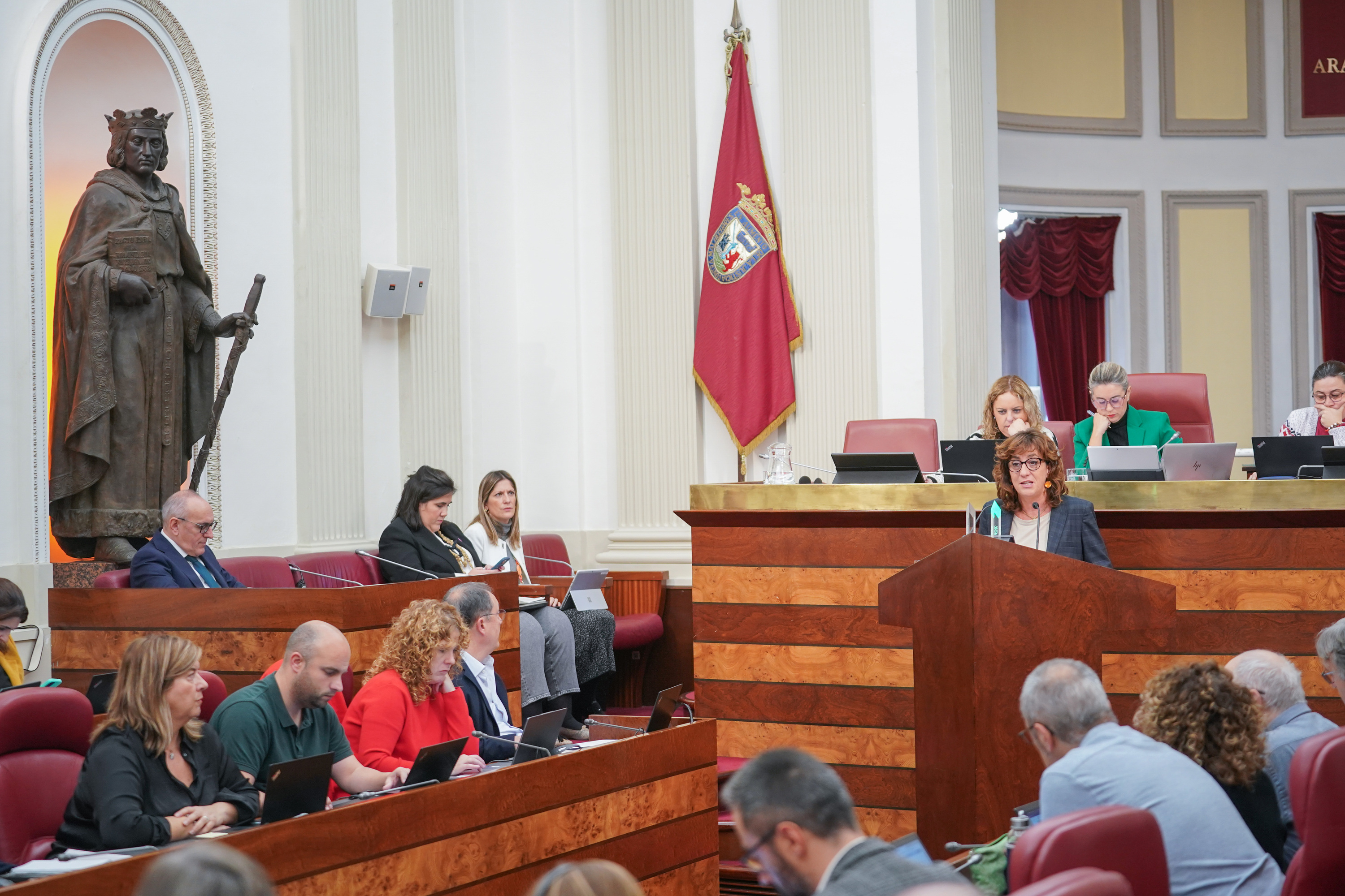 EH Bilduko Eva Lopez de Arroiabe, Batzar Nagusietan hitza hartzen, artxiboko irudi batean. ENDIKA PORTILLO / FOKU