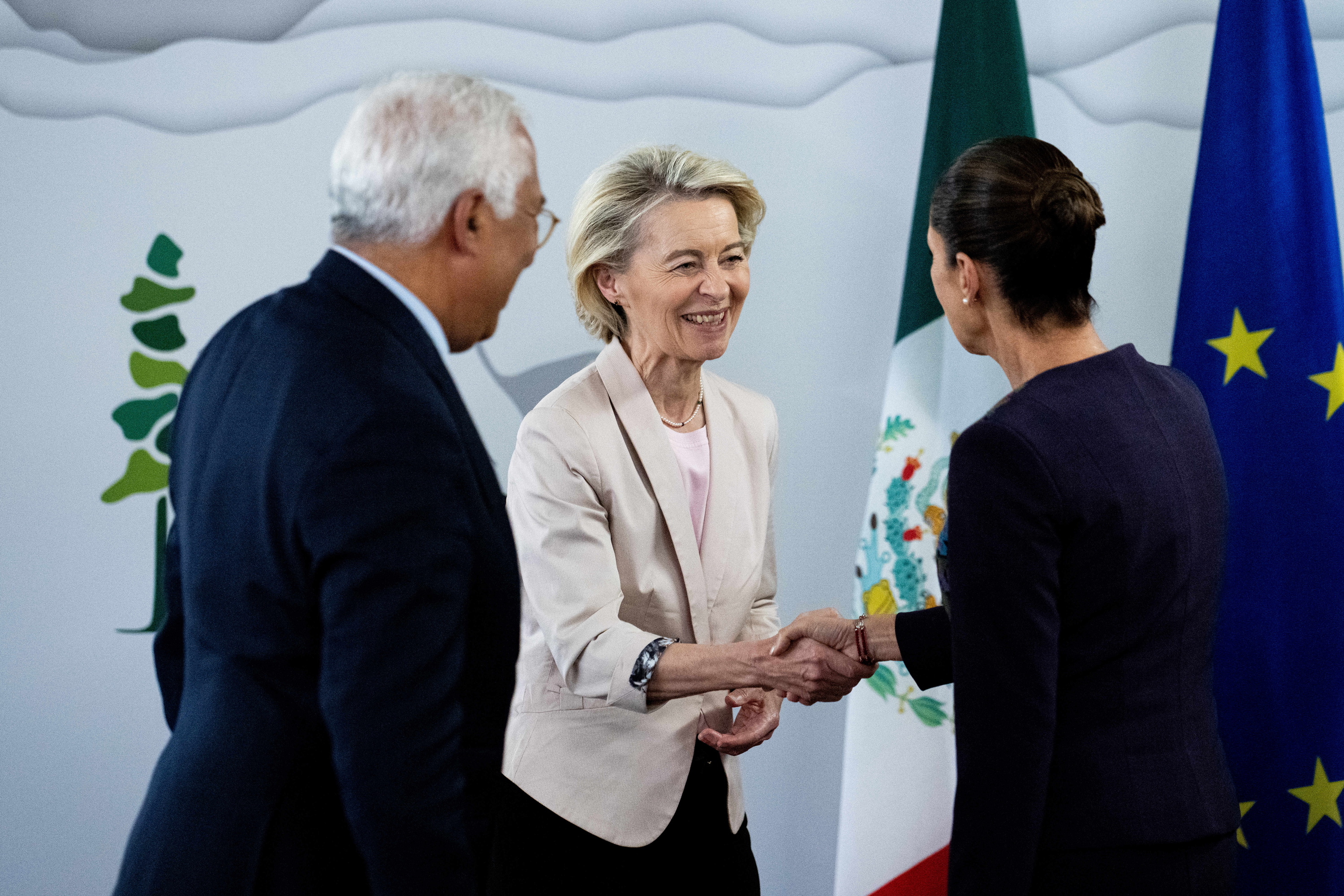 Antonio Costa, Ursula von der Leyen eta Claudia Sheinbaum, iazko ekainean egindako bilera batean. SPENCER COLBY / EFE