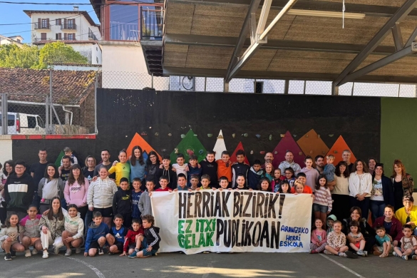 (ID_17794510472525) Arantzako D ereduko ikastetxearen protesta