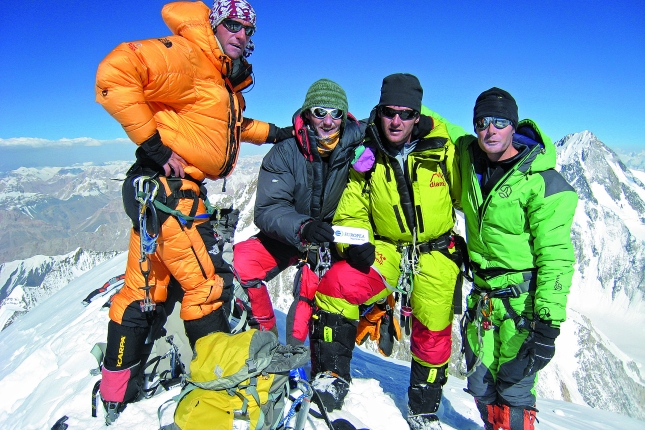 Ferran Latorre, Mikel Zabalza, Juan Vallejo eta Alberto Iñurrategi Gasherbrum IV mendiaren iparraldeko gailurrean.