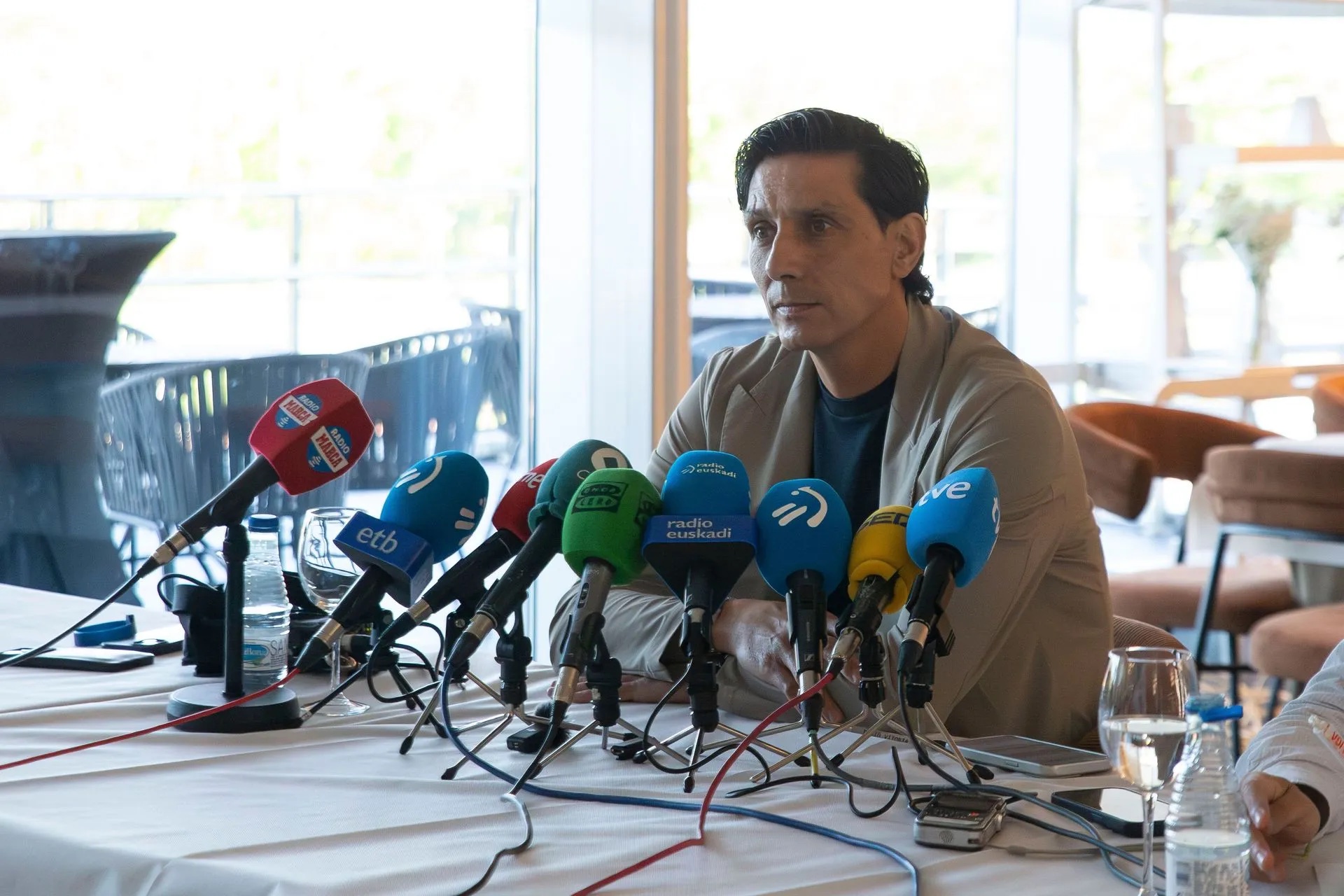 Sergio Fernandez Alaveseko kirol zuzendaria. ALAVES