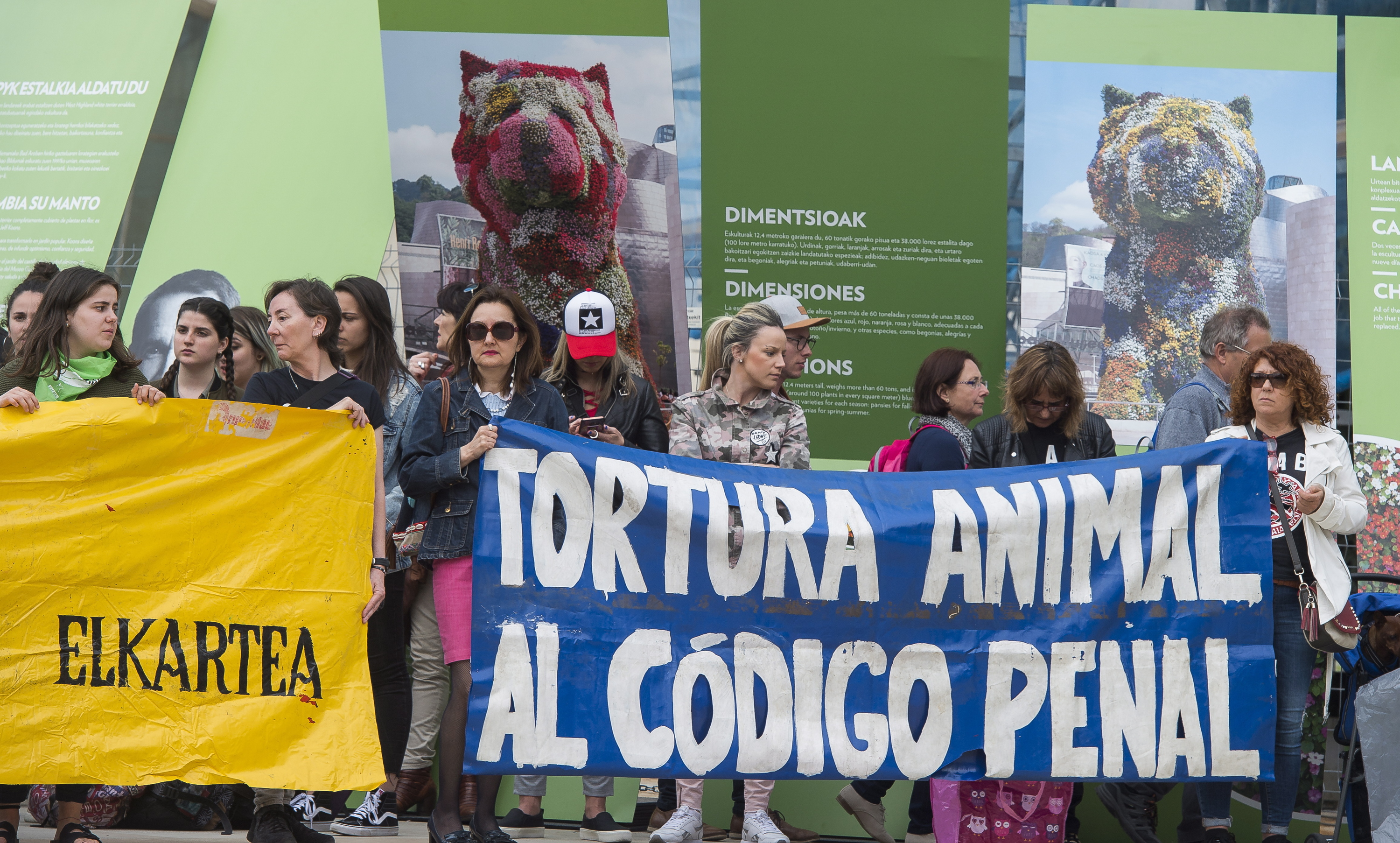Animaliak ikuskizunetan erabiltzearen kontrako protesta bat, Bilbon. LUIS JAUREGIALTZO / FOKU