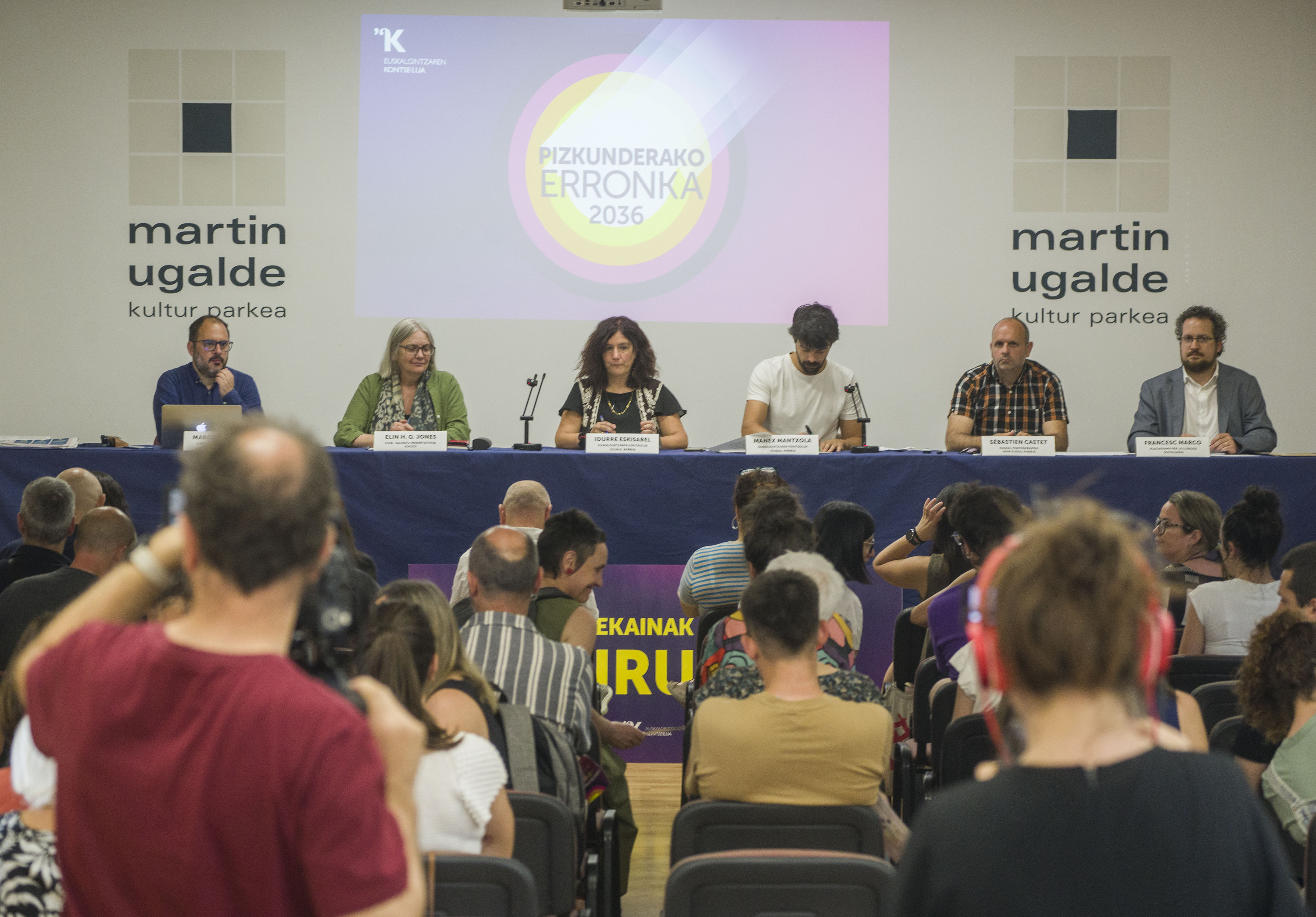 Kontseiluko ordezkariak Galizia, Gales, eta Kataluniako ordezkariekin. JON URBE / FOKU