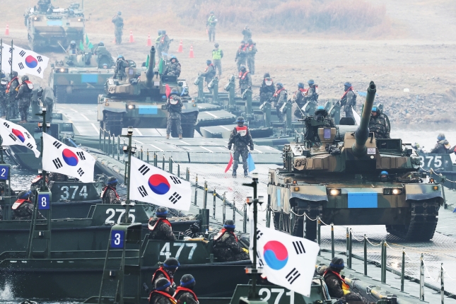 Hego Koreako armada, tankeetan. EFE Hego Koreako armada, tankeetan. EFE