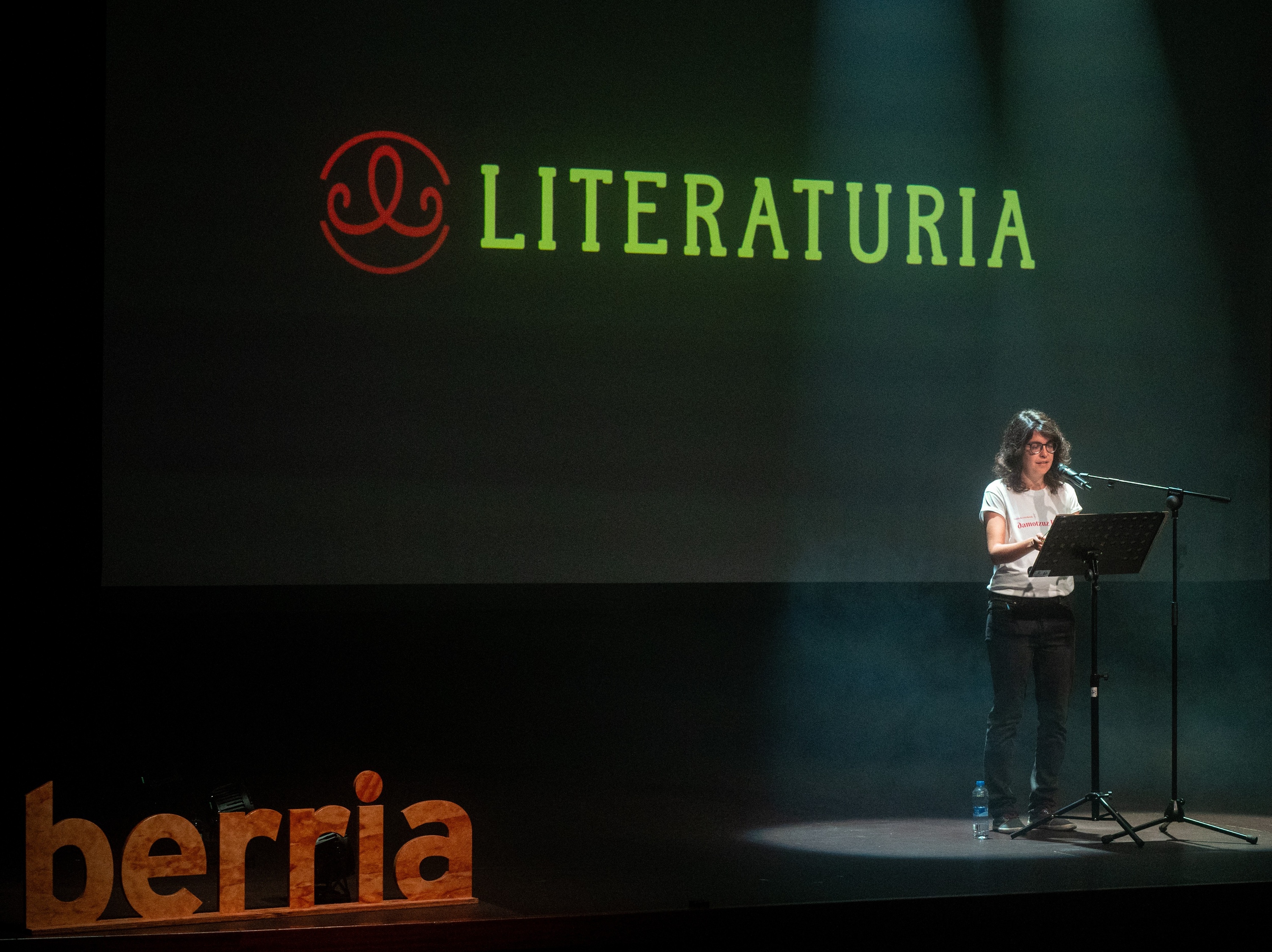 (ID_16134111) (Gorka Rubio/@FOKU) 2026-05-29, Zarautz. Maialen Berasategik Literaturia jaialdiari hasiera eman dio manifestua iraku...