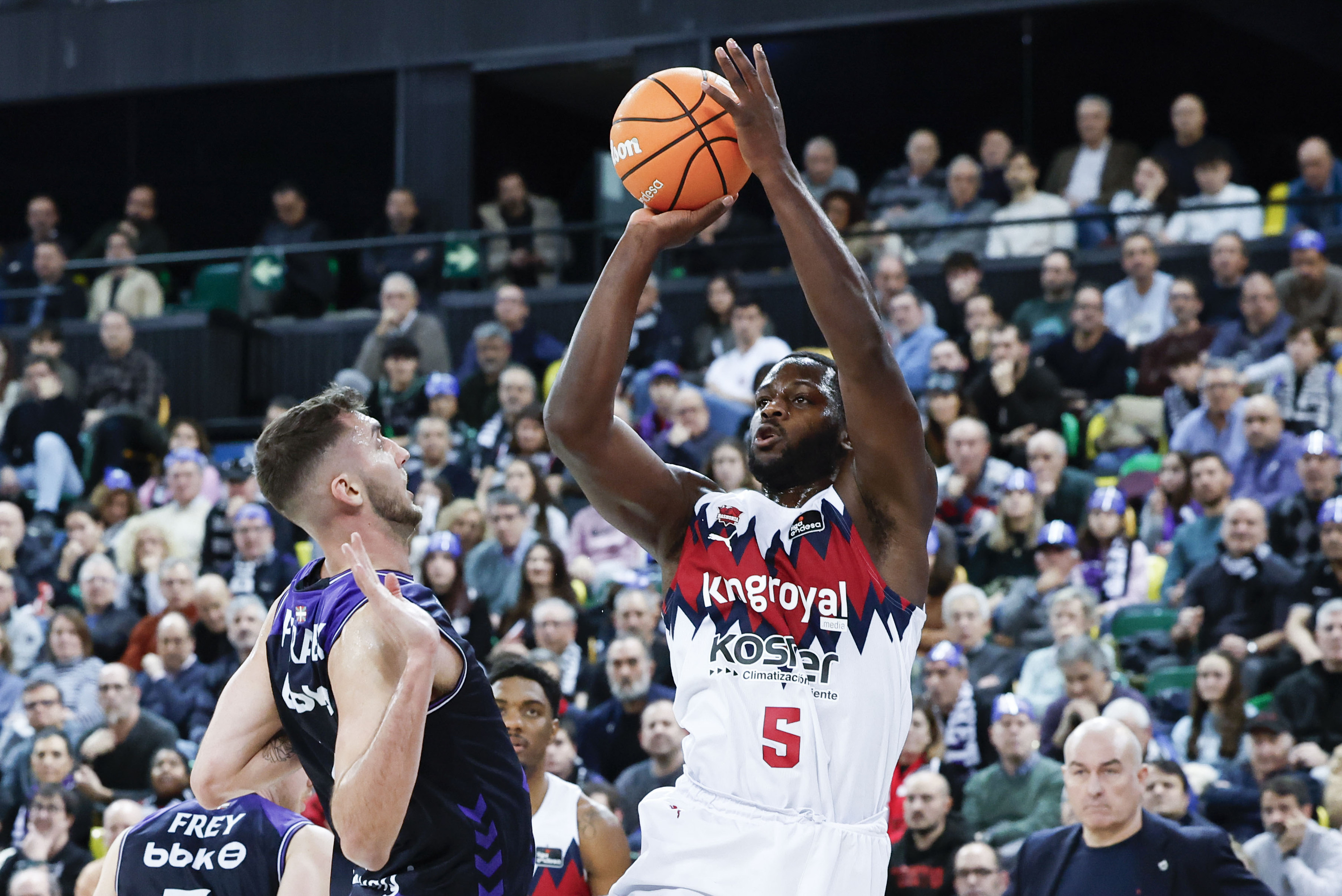 Baskonia-Bilbao Basket. MIGUEL TOÑA / EFE