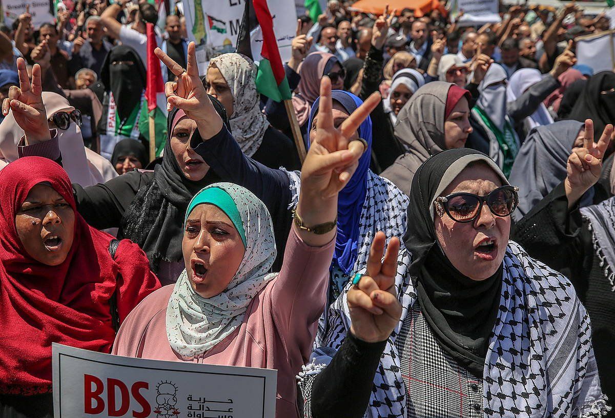 Emakume palestinarrak Israelen anexio planaren kontrako protestan, gaur, Gazan. MOHAMMED SABER, EFE