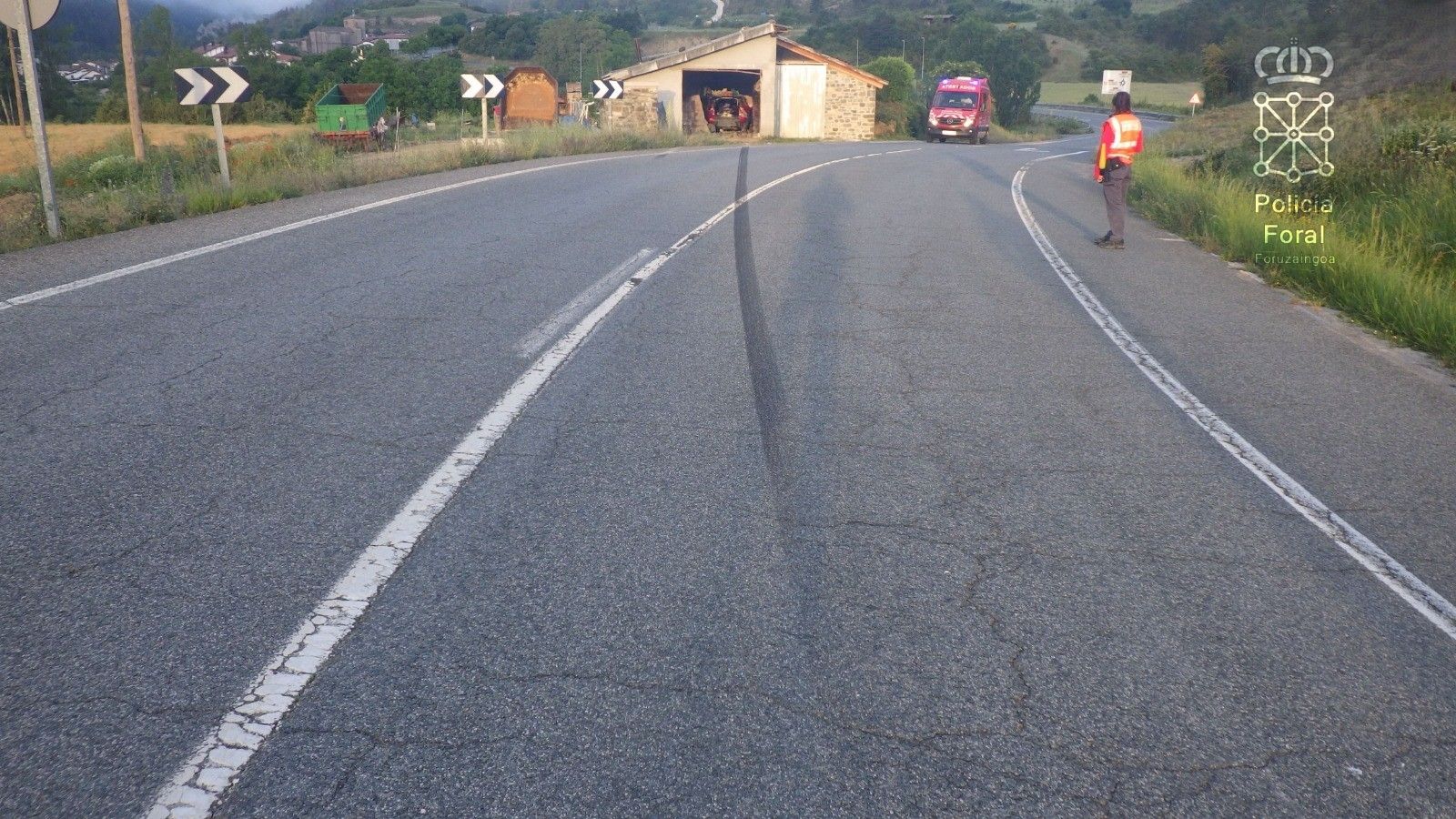Istripua izan duen autoa, eraikinaren barruan. FORUZAINGOA