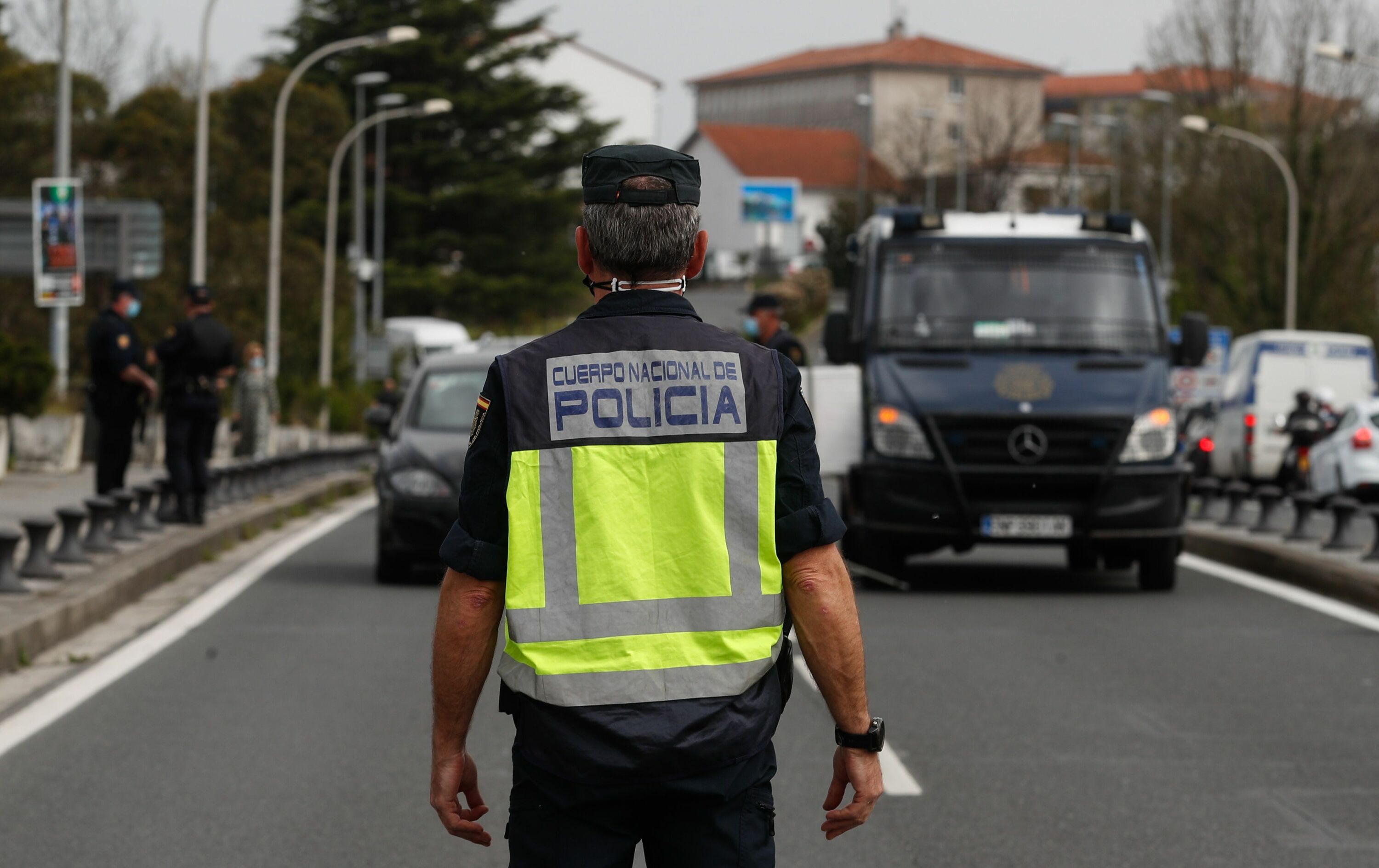 Espainiako Poliziako agente bat, artxiboko irudi batean. JUAN HERRERO / EFE