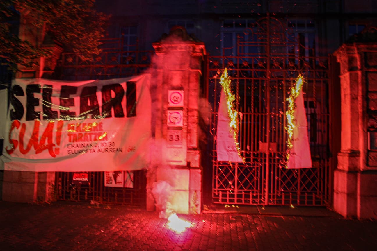 IAS Ikasle Antolakunde Sozialistak selektibitatearen aurka gaur goizean egindako ekintza. IAS