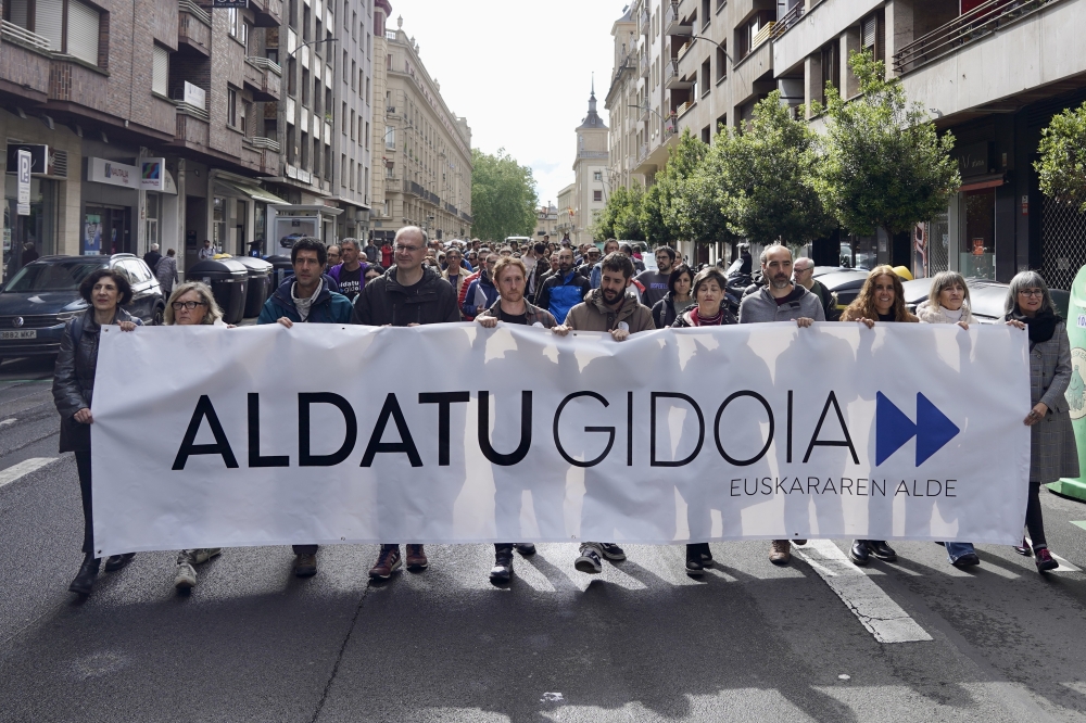 Aldatu Gidoia Euskararen Alde mobilizazioa, ikus-entzunezkoetan euskara sustatu dadila eskatzeko. Aldatu Gidoia Euskararen Alde mobilizazioa, ikus-entzunezkoetan euskara sustatu dadila eskatzeko.