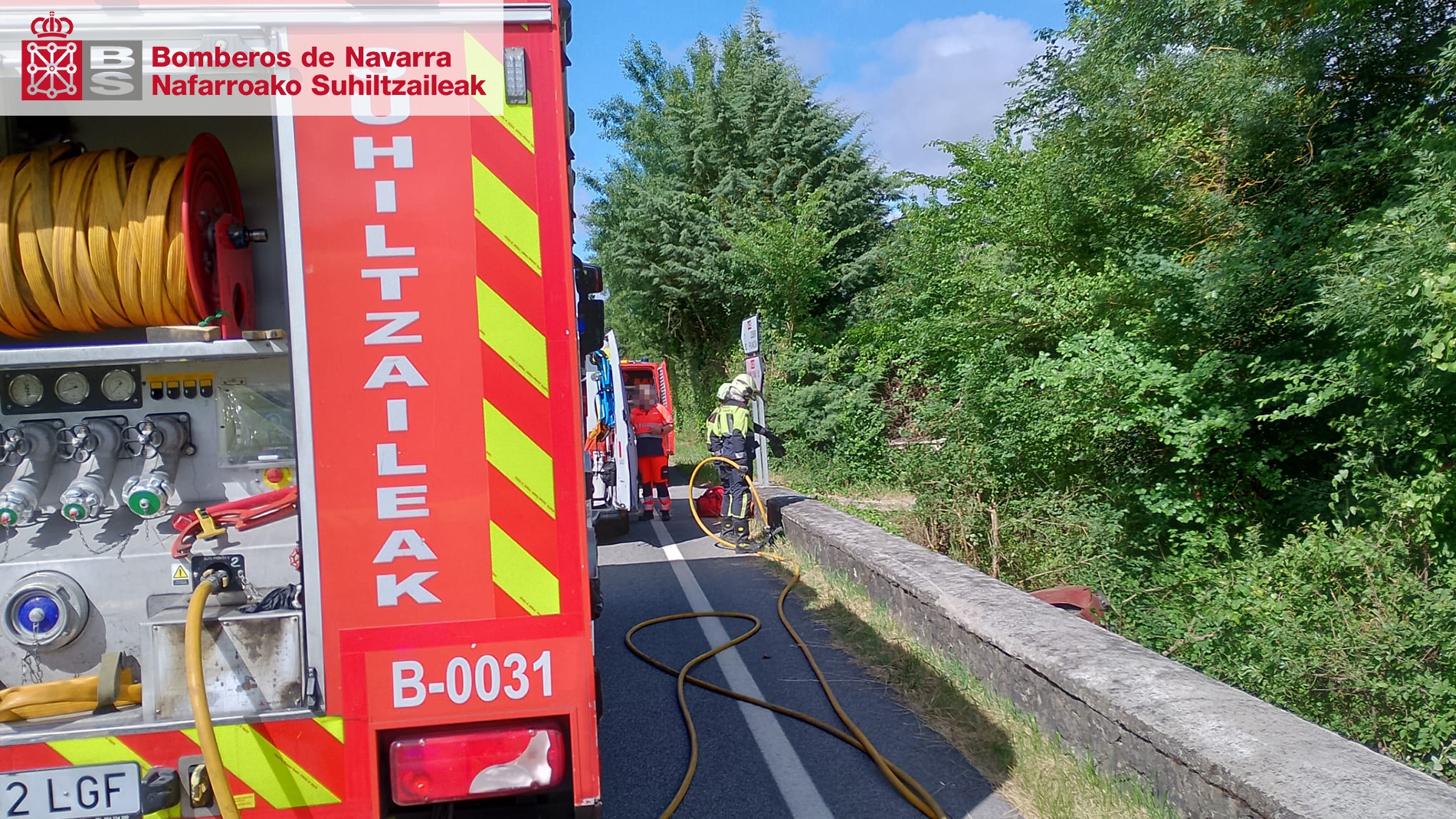 Autoa errepidetik aterata, Esteribarren. NAFARROAKO SUHILTZAILEAK