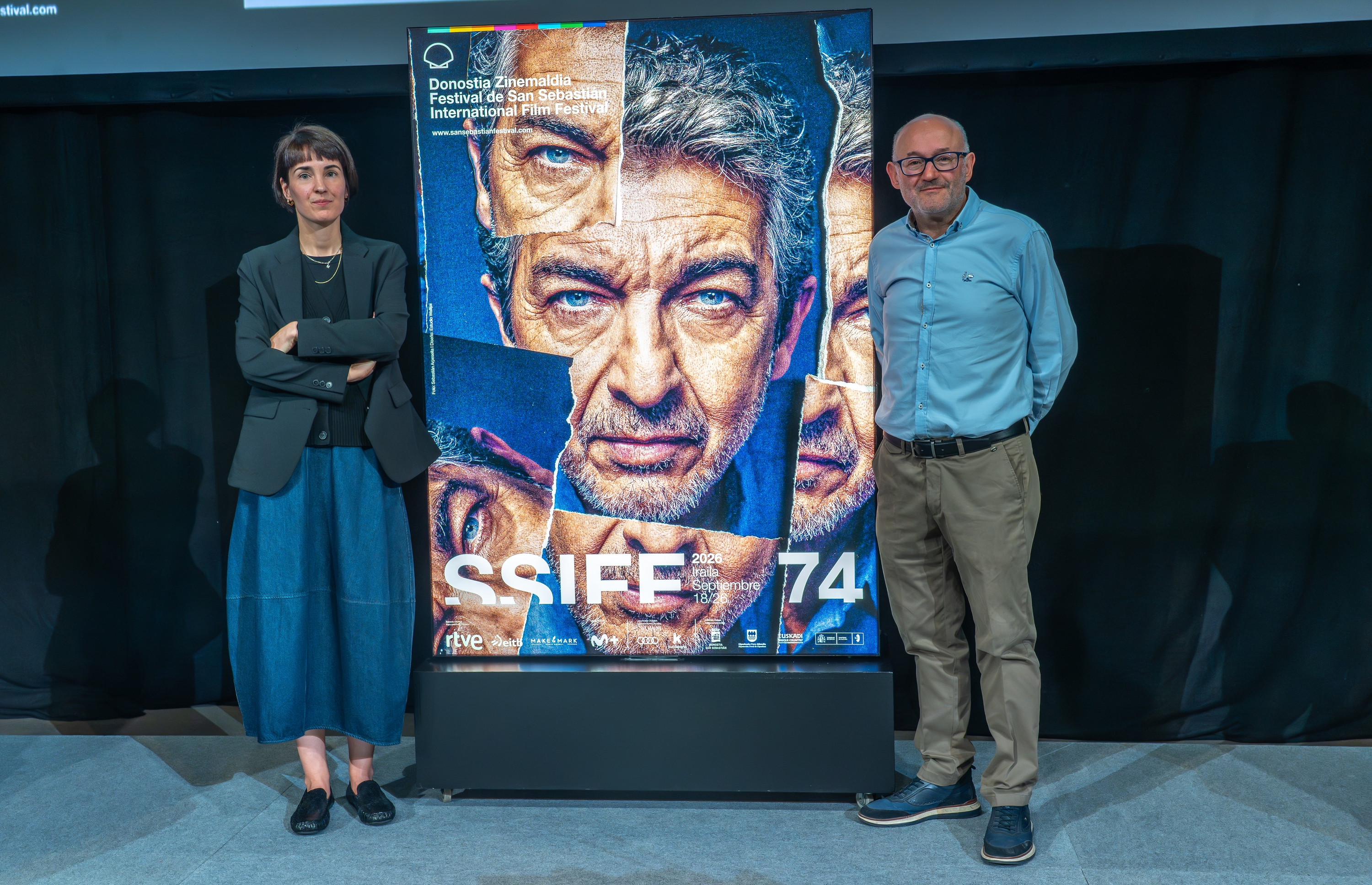 Maialen Beloki eta Jose Luis Rebordinos, Ricardo Darin protagonista duen kartela erdian dutela. ANDONI CANELLADA / FOKU
