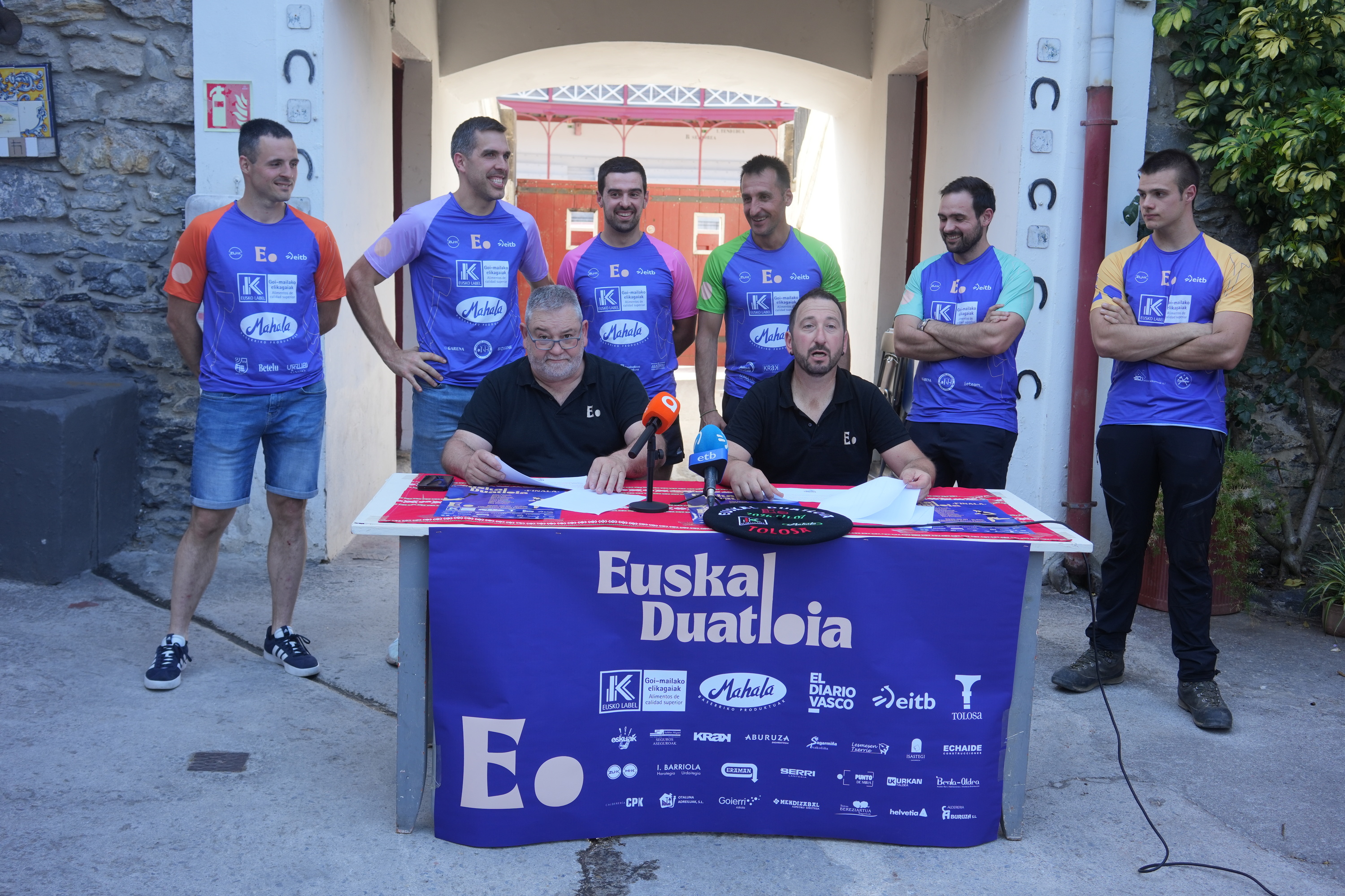 Duatloiaren finalaren aurkezpena, atzo, Tolosan. JON URBE / FOKU