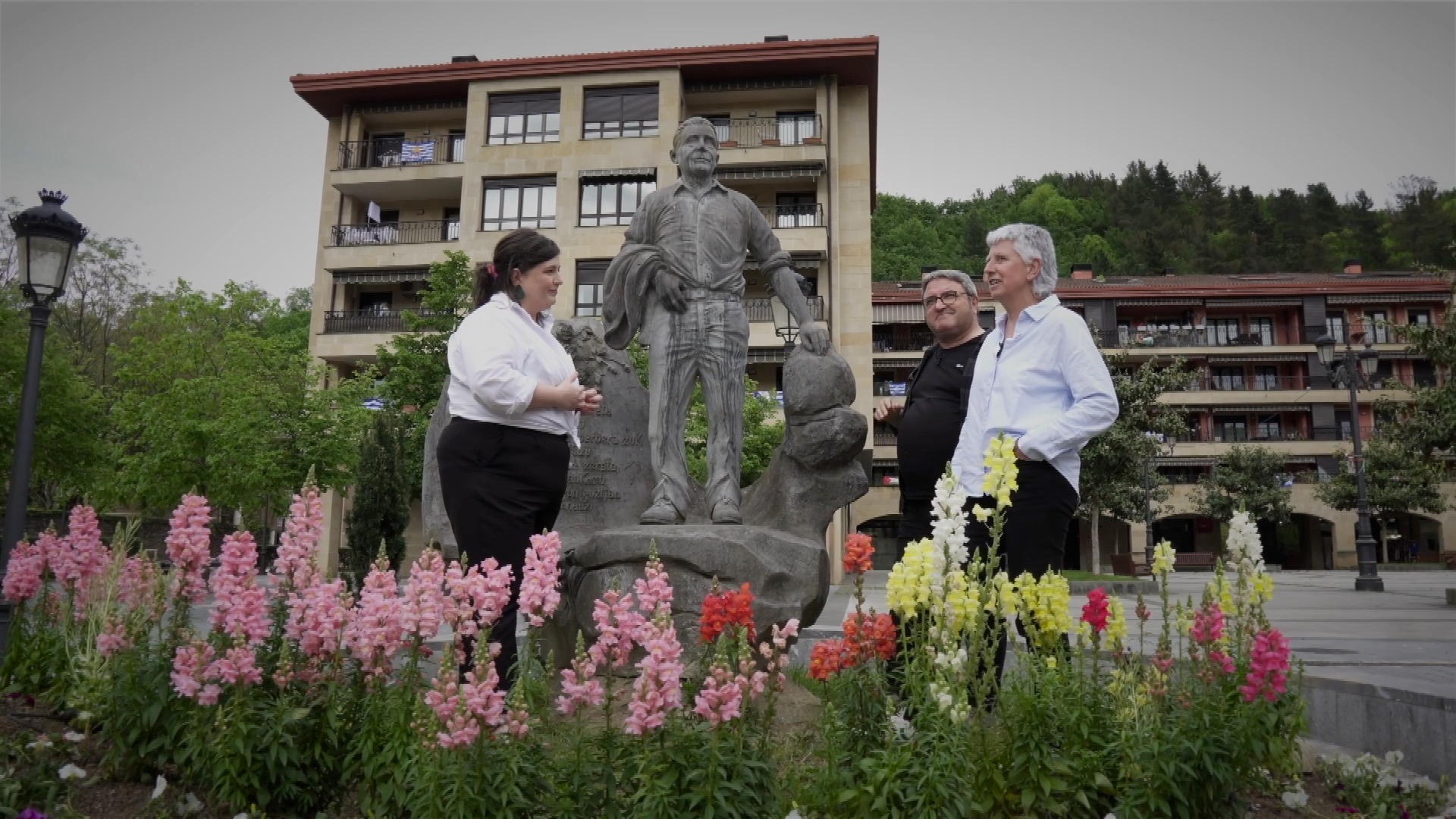 Mirari Martiarena, Inazio Usarralde eta Joxepa Madariaga, Lazkaon. ETB
