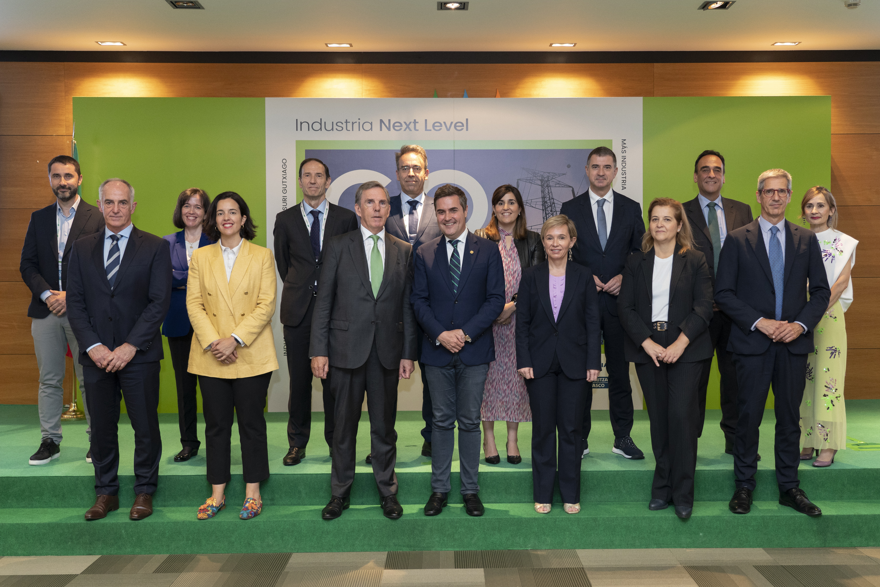 Grid4Industry egitasmoaren sustatu duten erakunde eta enpresetako kideak, gaur, Bilbon. IREKIA