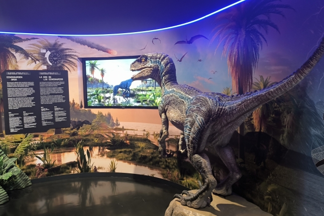 Dinosauruei eskainitako atala, galdutako bioaniztasunaren blokean. BERRIA