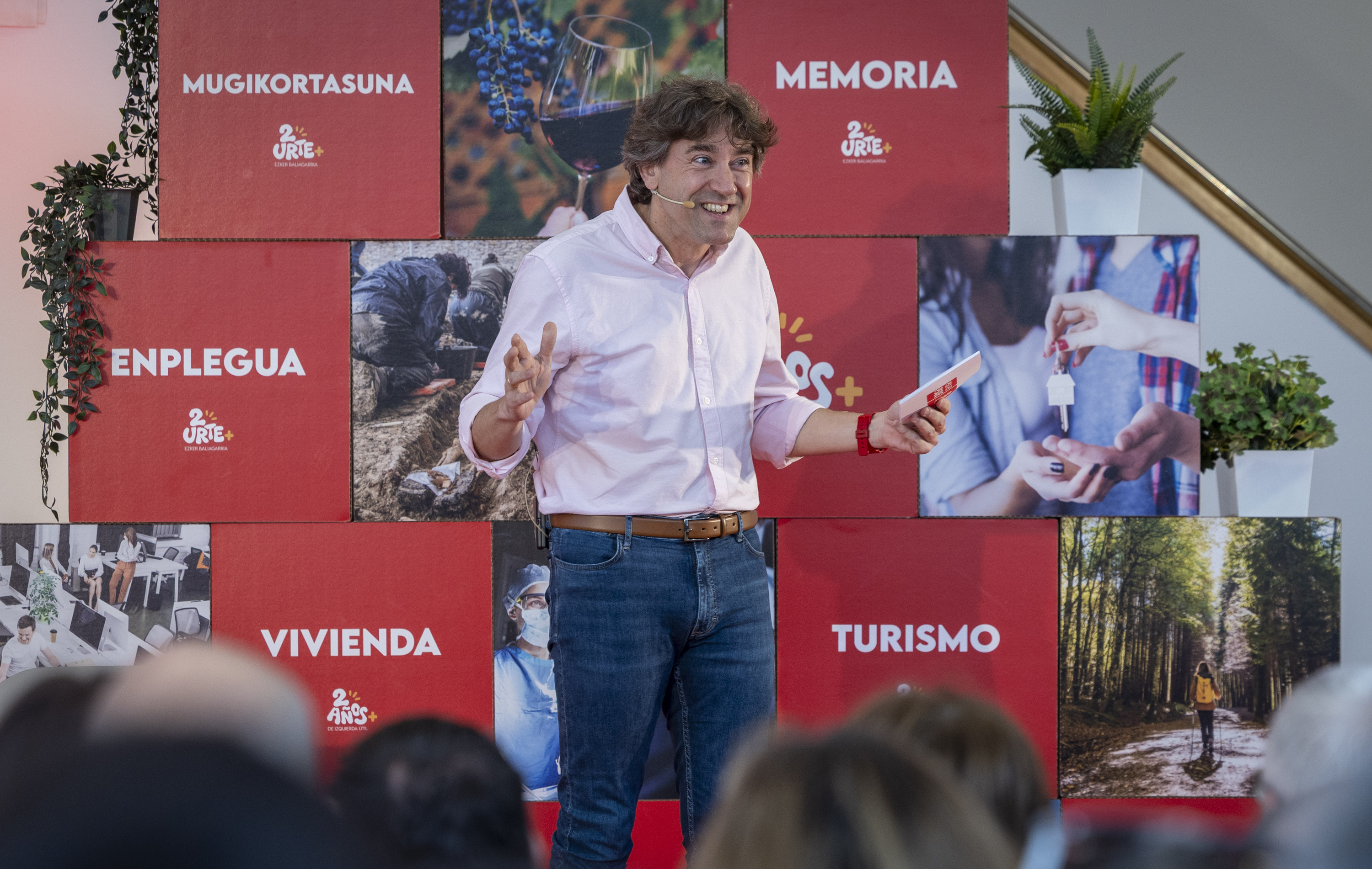 Eneko Andueza, Donostian egindako ekitaldi politikoan. JAVIER ETXEZARRETA / EFE
