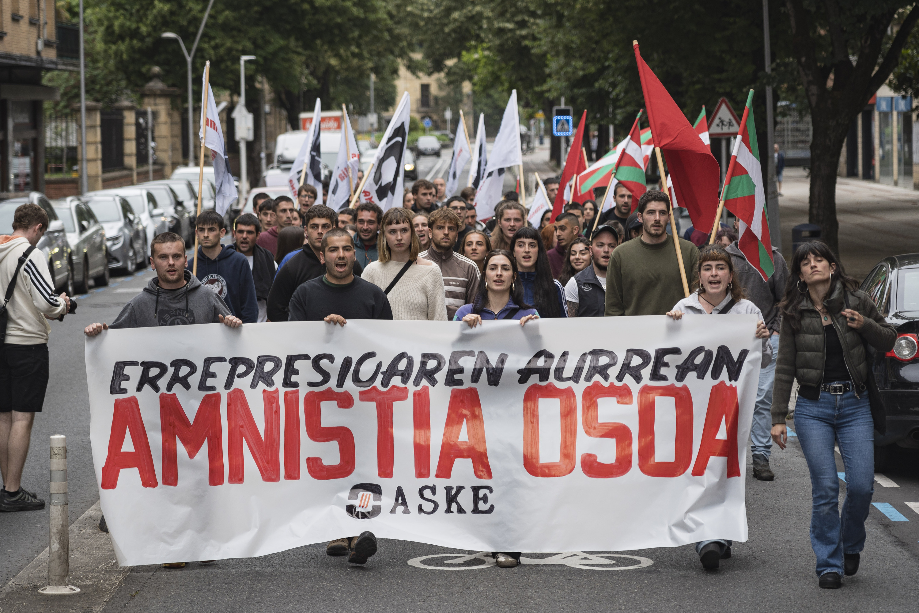 Aske taldeak antolatutako manifestazioa, atzo, Durango. ARITZ LOIOLA / FOKU