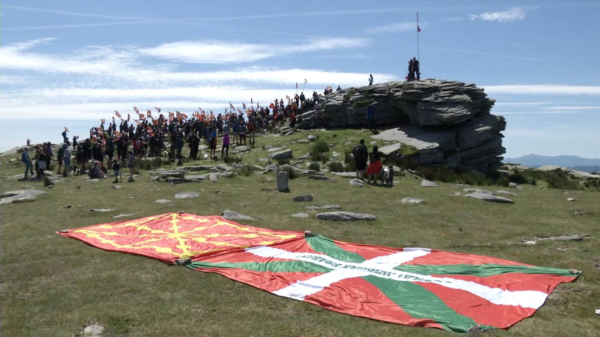 Gure Eskuren ekitaldia Larungo tontorrean. GURE ESKU