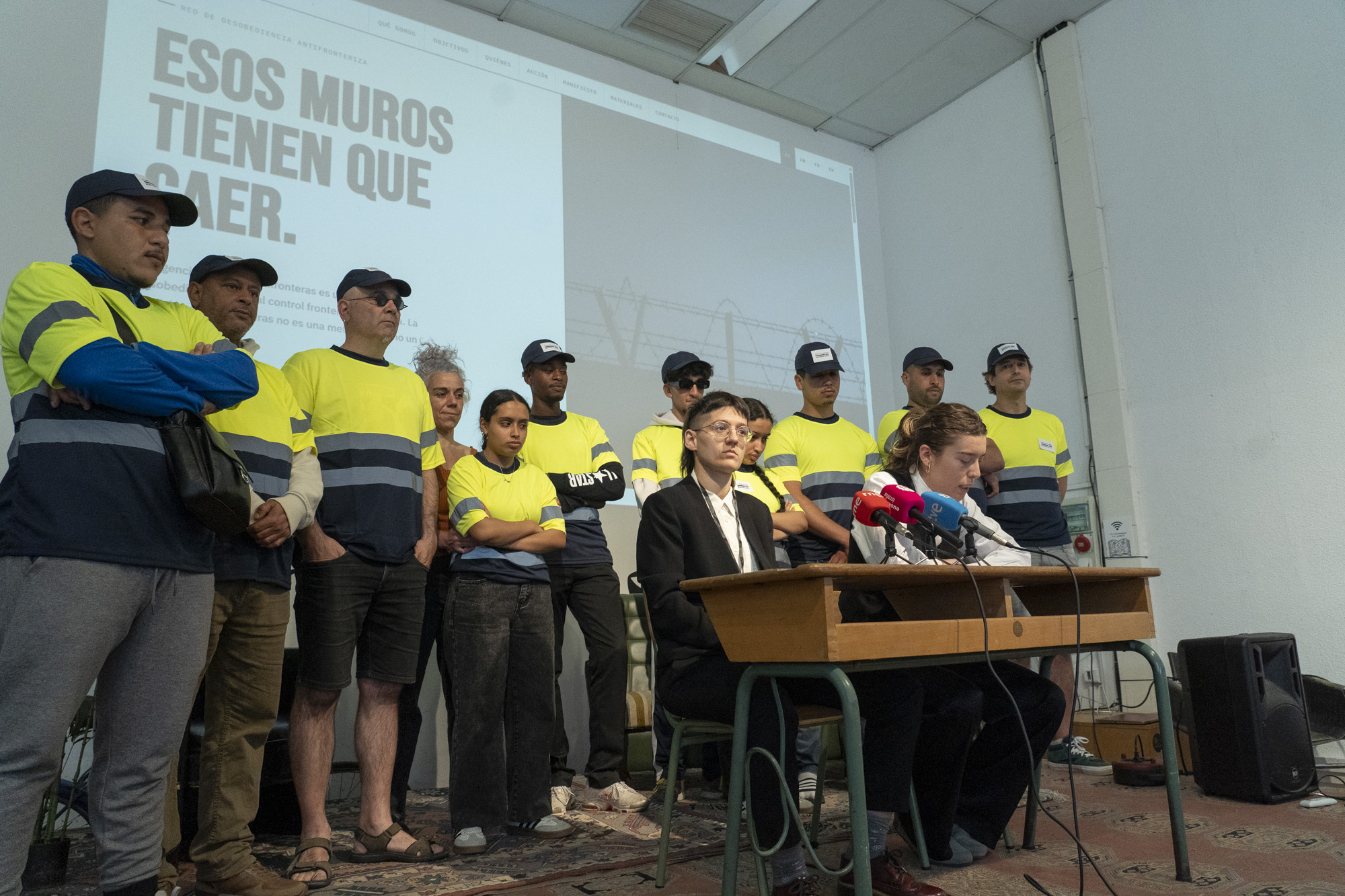Europako Mugen Aurkako Agentziaren aurkezpena, gaur, Iruñeko Katakrak liburu dendan. IÑIGO URIZ / FOKU