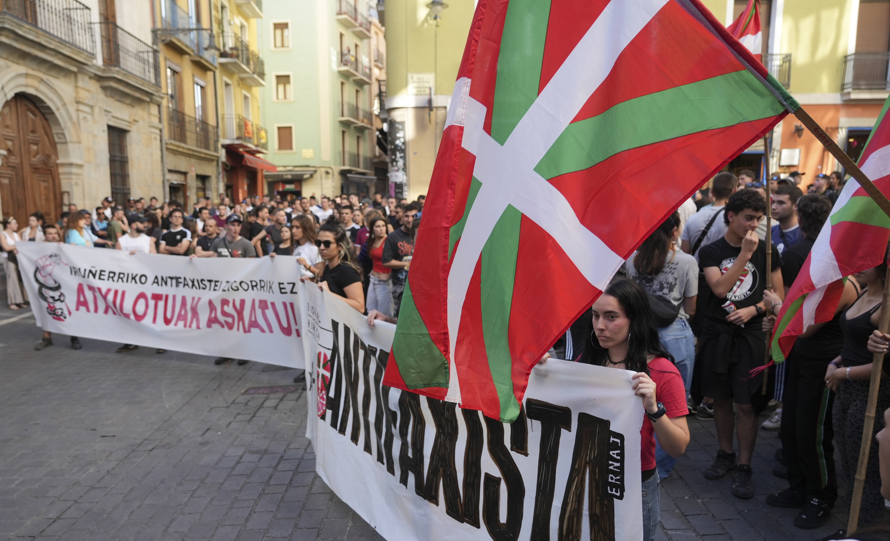 Iruñerrian atxilotutakoen aldeko protesta, Nabarreria plazan. JAGOBA MANTEROLA / FOKU