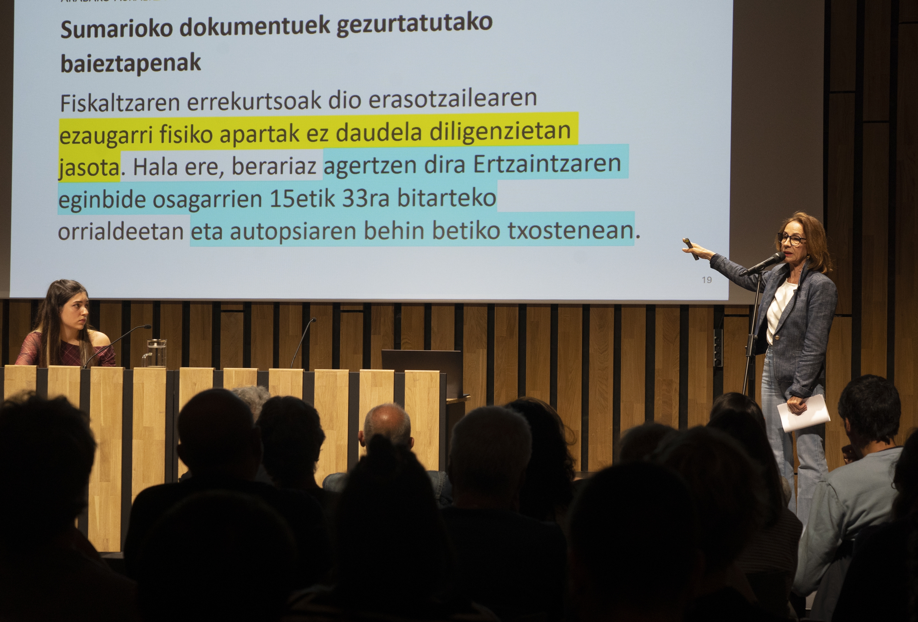 Arantza Beitia, Kerman Villateren ama, azalpenak ematen. ENDIKA PORTILLO / FOKU