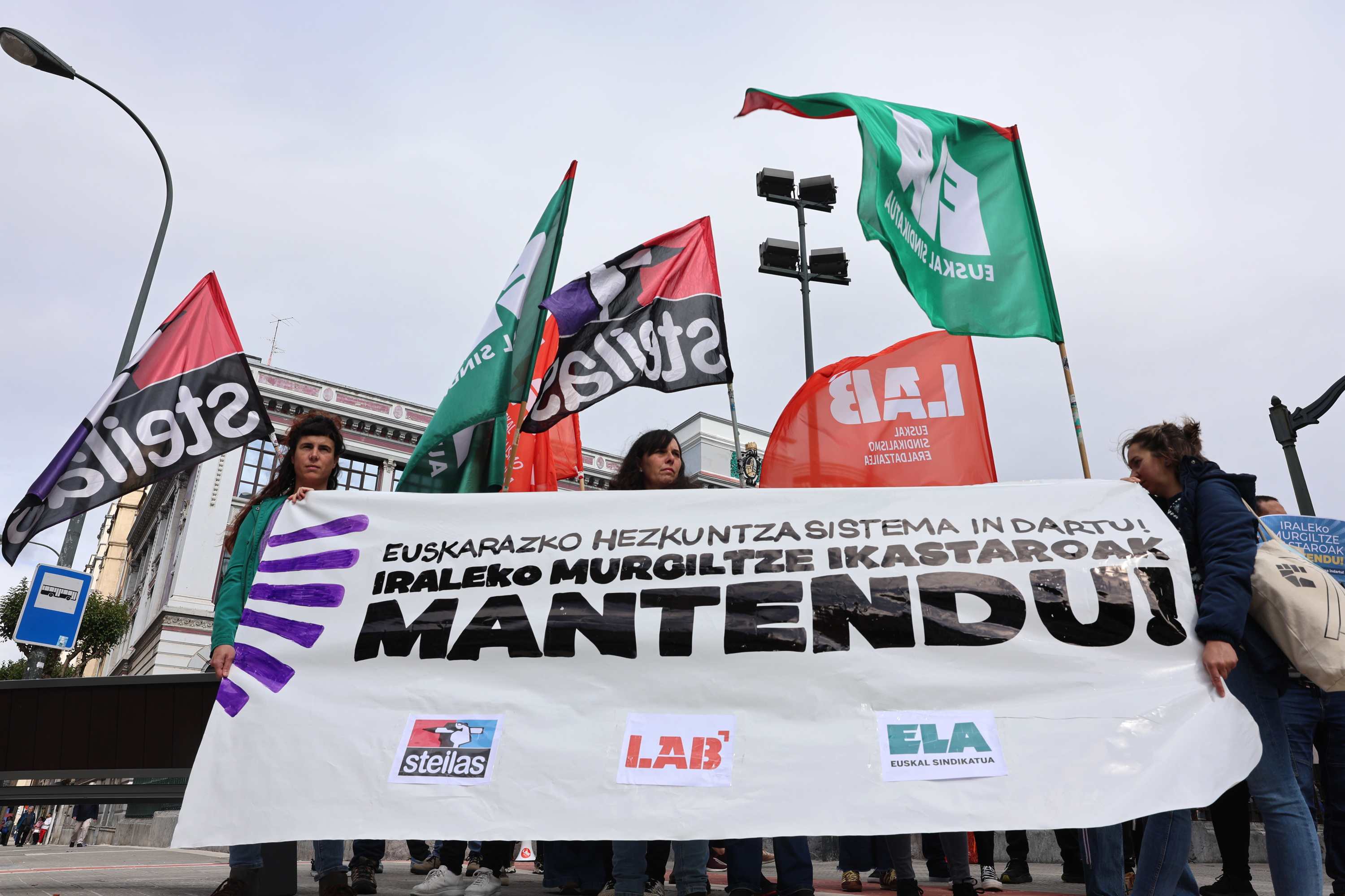 Iraleko mugiltze ikastaroak mantentzearen alde sindikatuek lehengo hilean egindako protesta bat. OSKAR MATXIN EDESA / FOKU