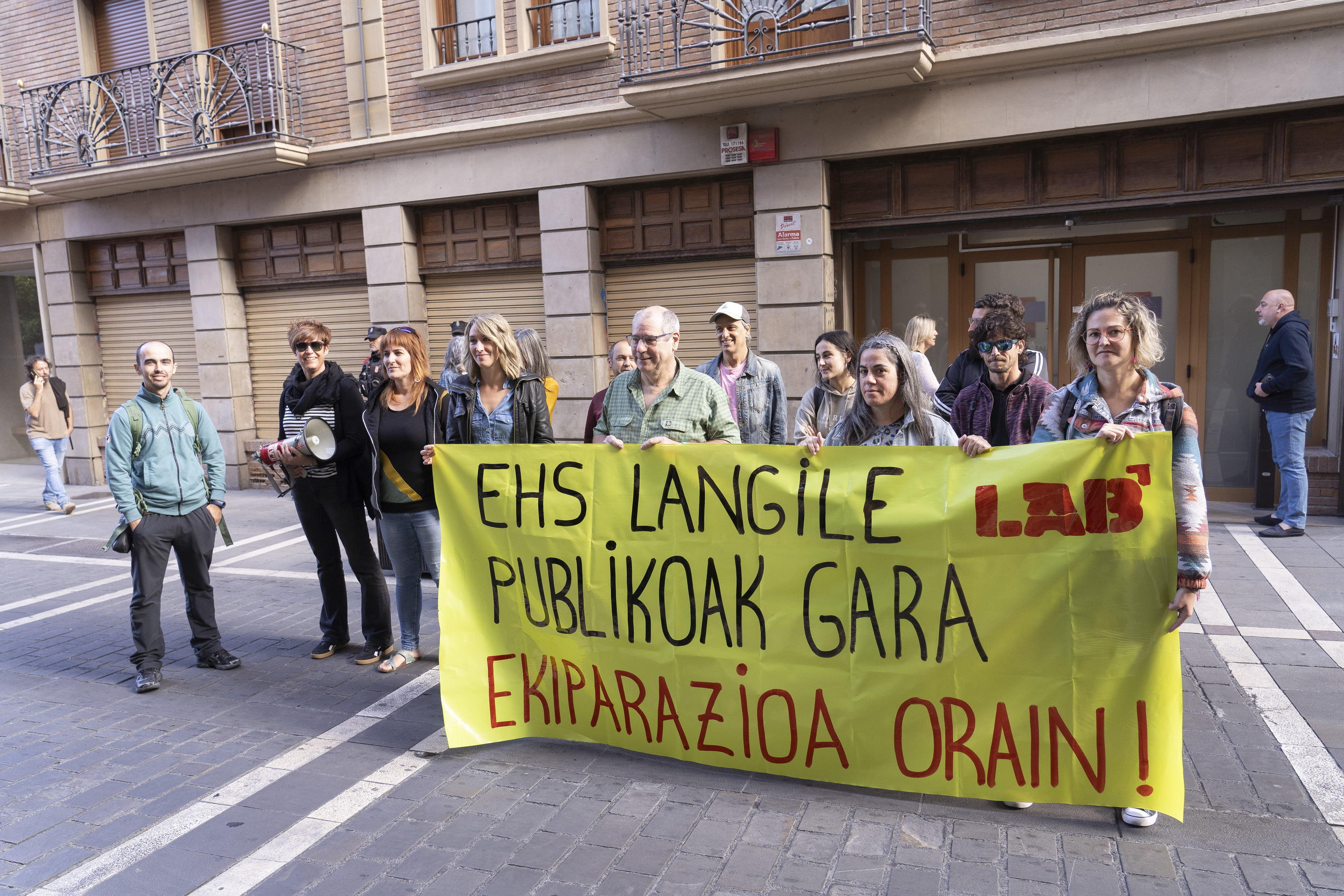 Esku hartze sozialeko langileen protesta, gaur, Iruñean. IÑIGO URIZ / FOKU