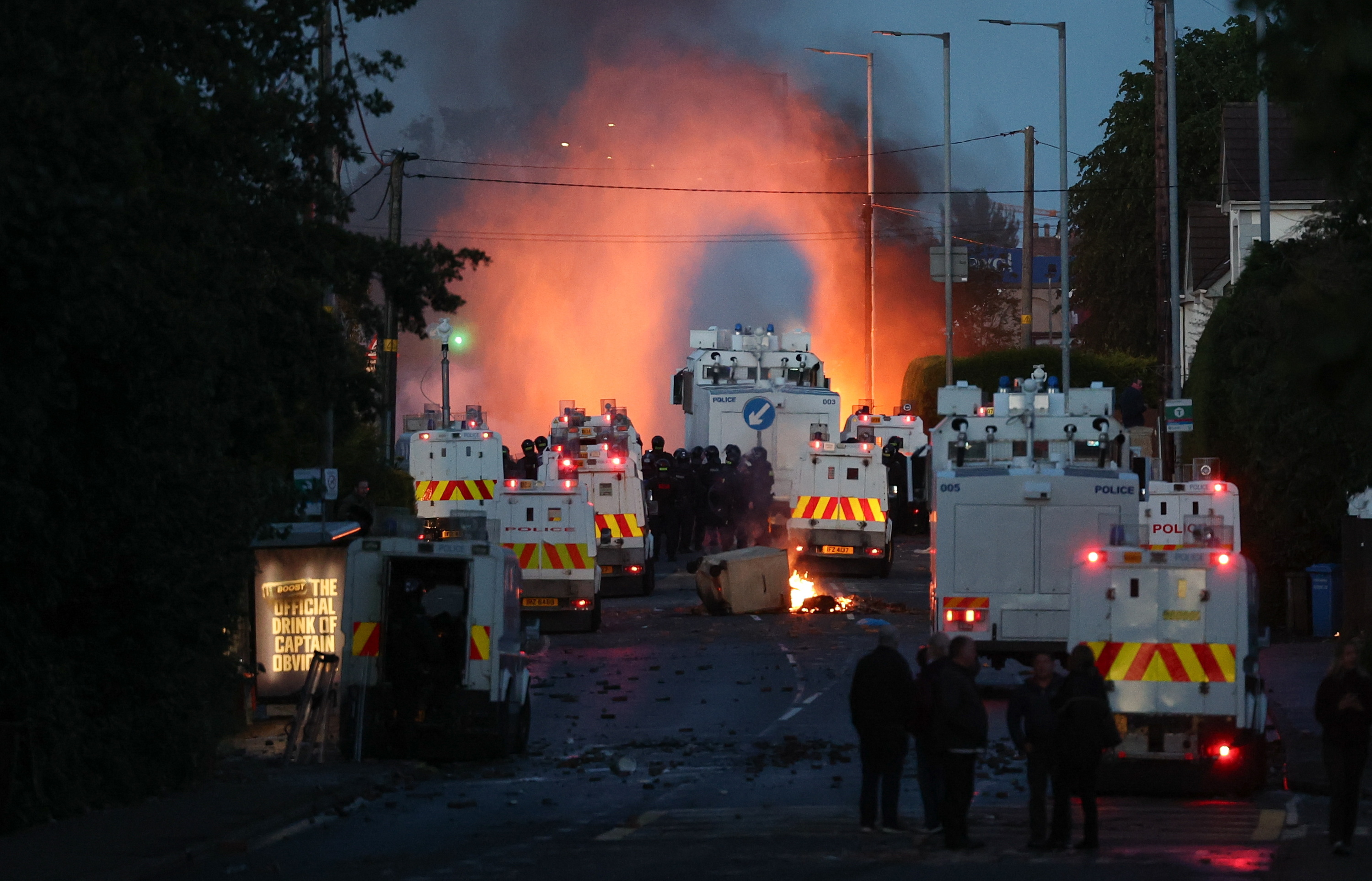 Bigarren gauez jarraian aritu dira protestariak.