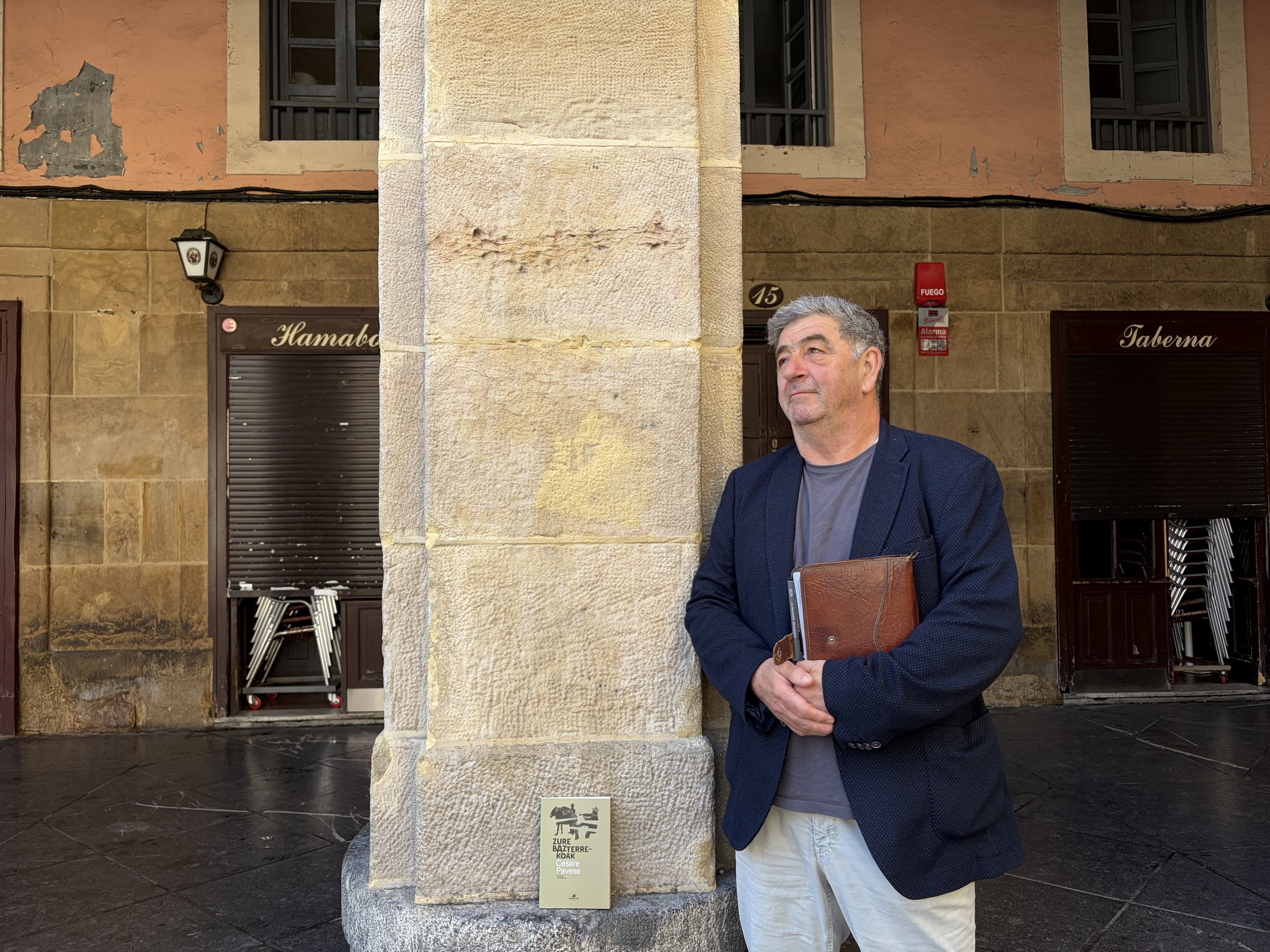 Jon Alonsok Cesare Paveseren 'Zure bazterrekoak' aurkeztu du gaur, Donostian. BERRIA